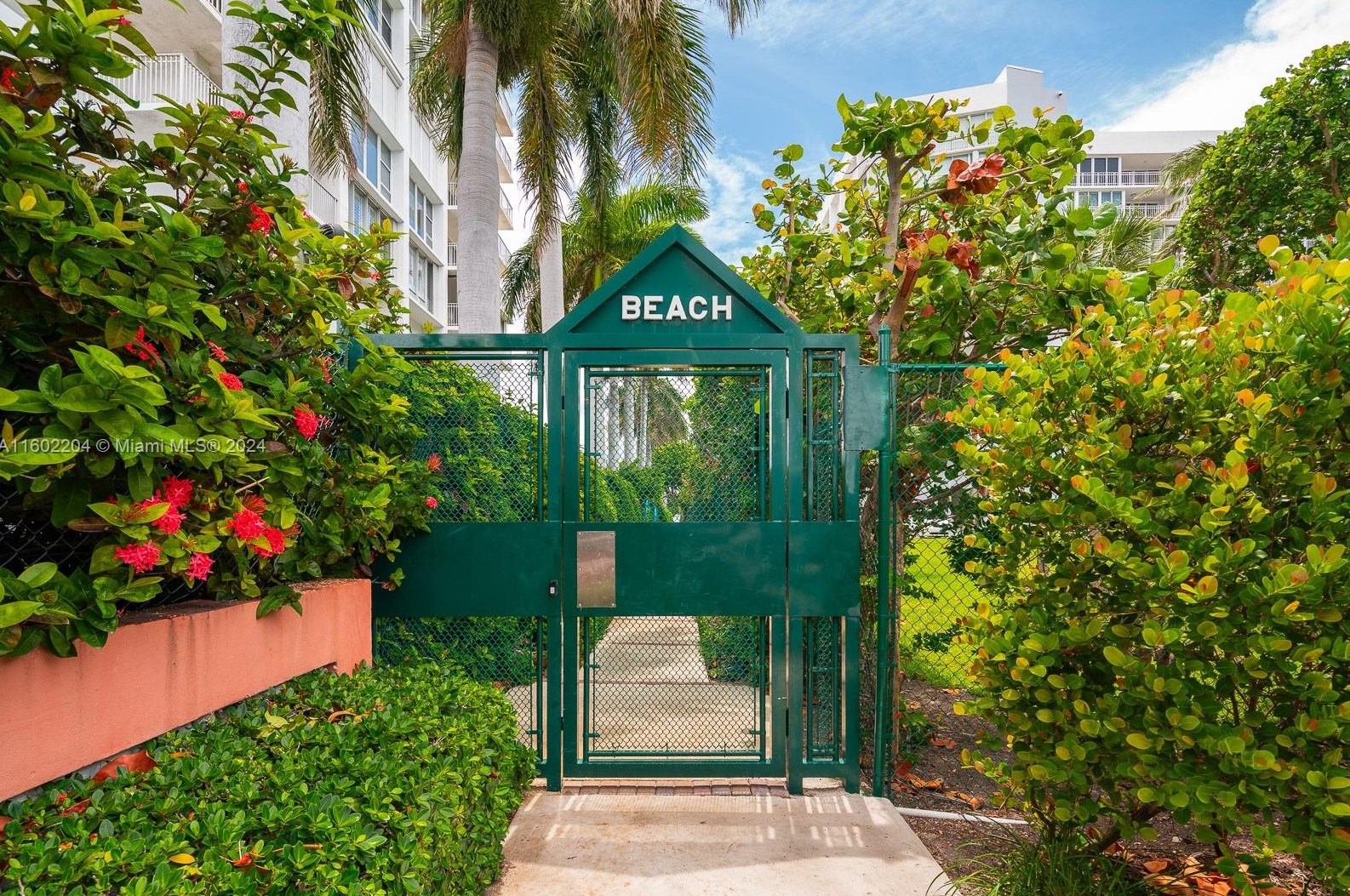 350 Grapetree Dr, Miami FL  33149-2750 exterior