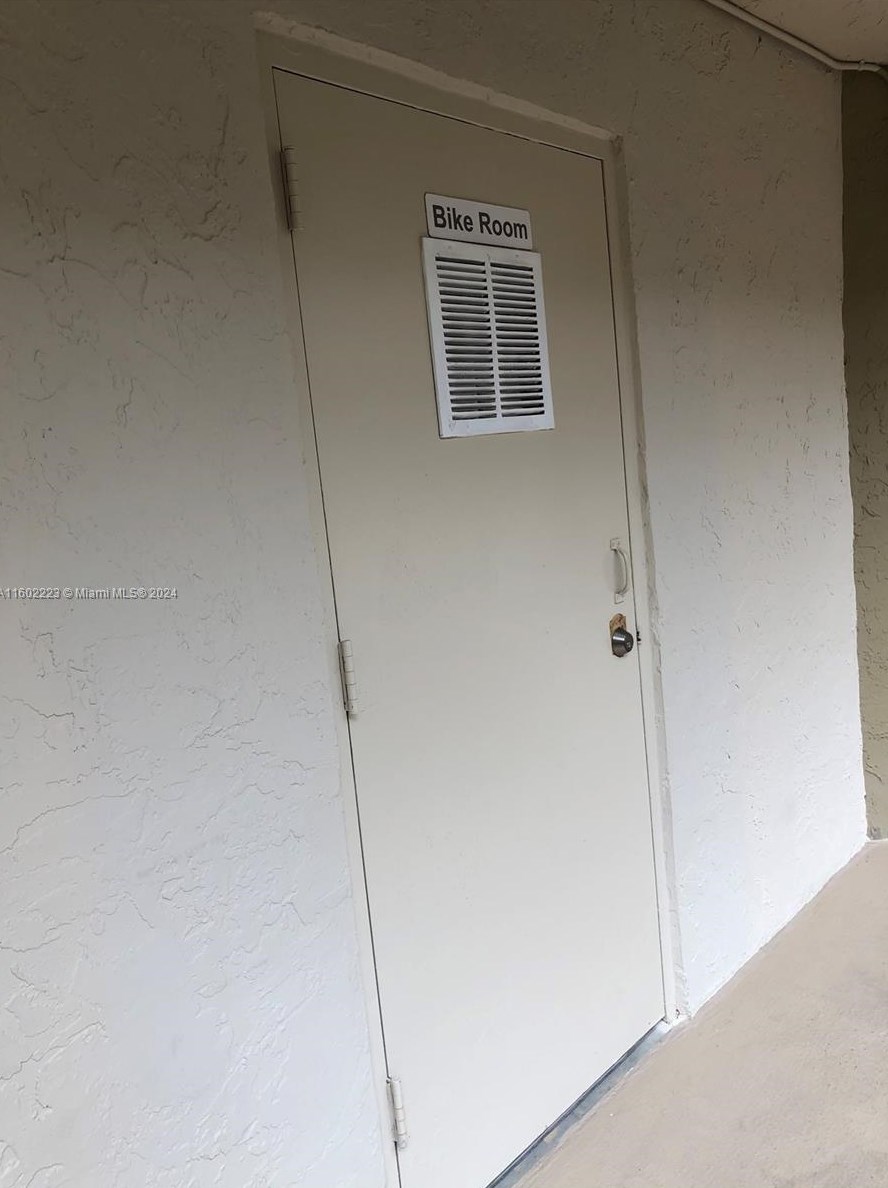 8045 107th Ave, Miami FL  33173-4846 exterior