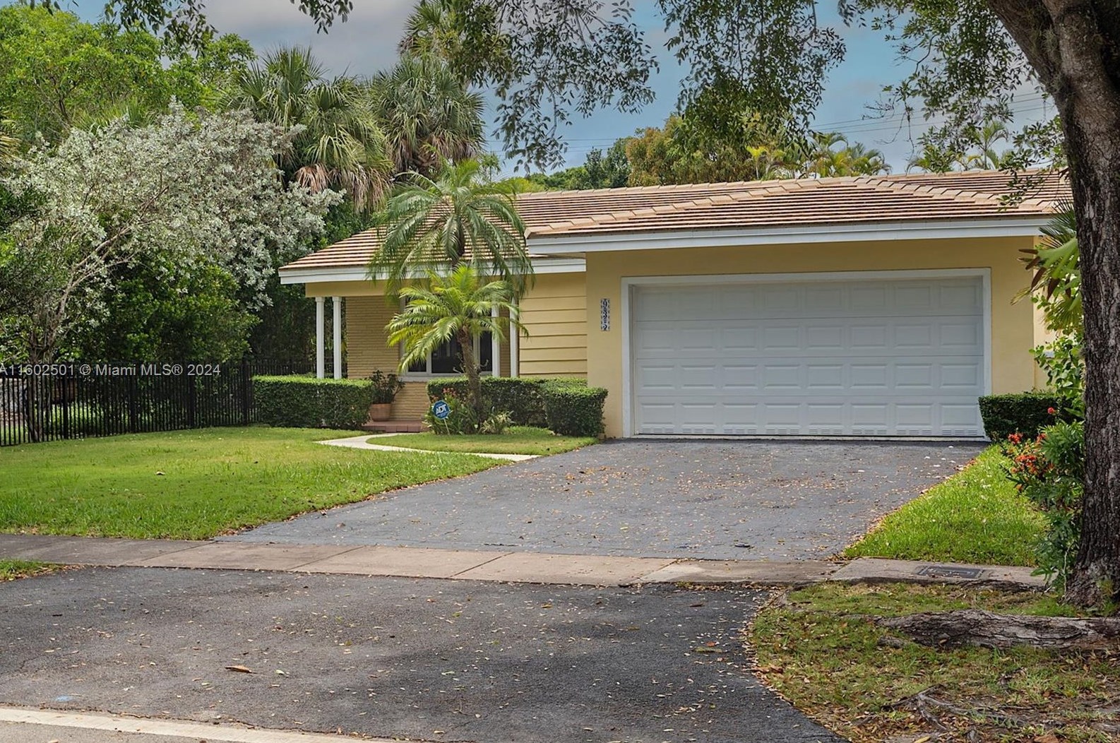 935 Majorca Ave, Miami, FL 33134-3639