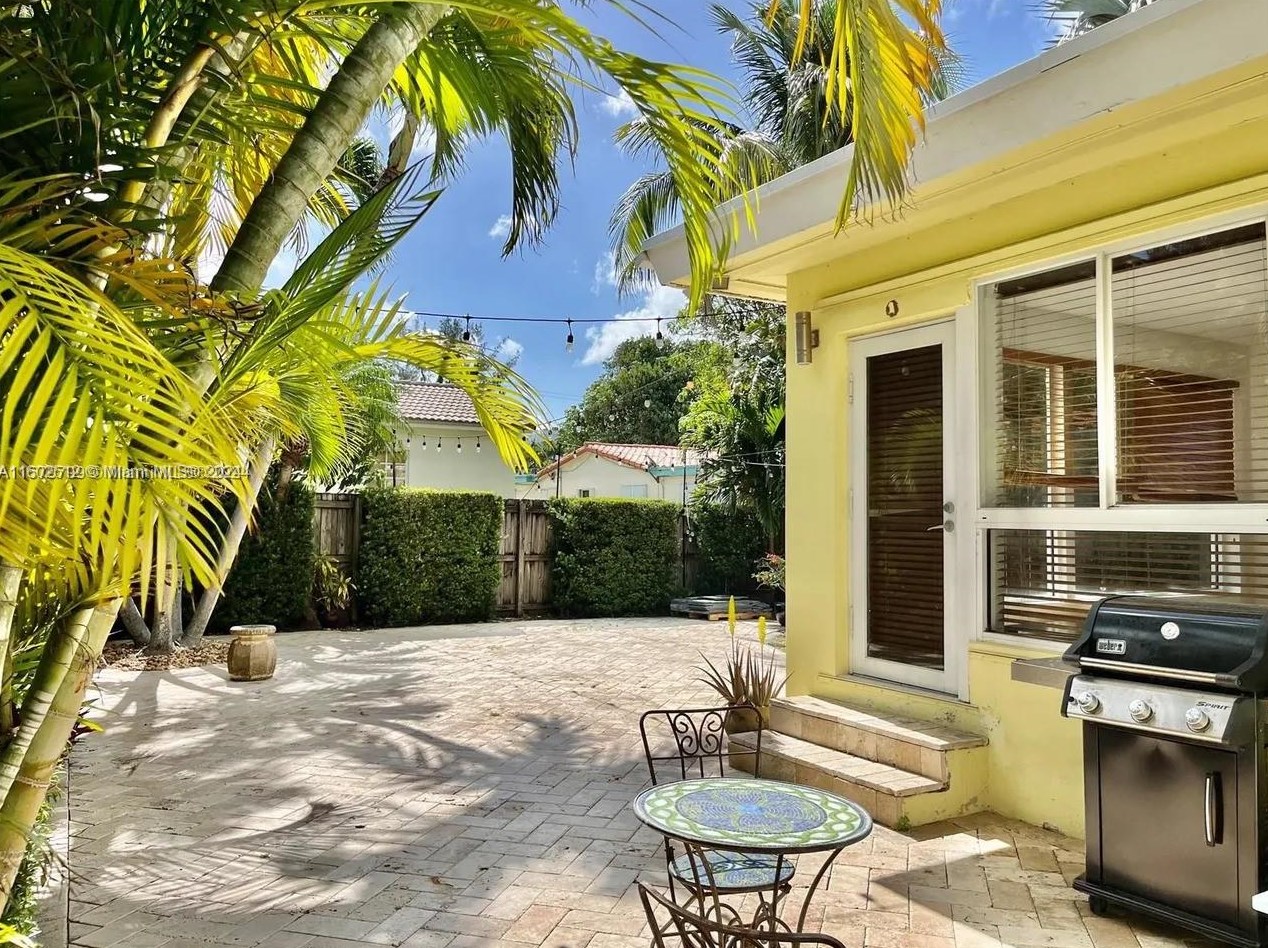 9157 Dickens Ave, Miami, FL 33154