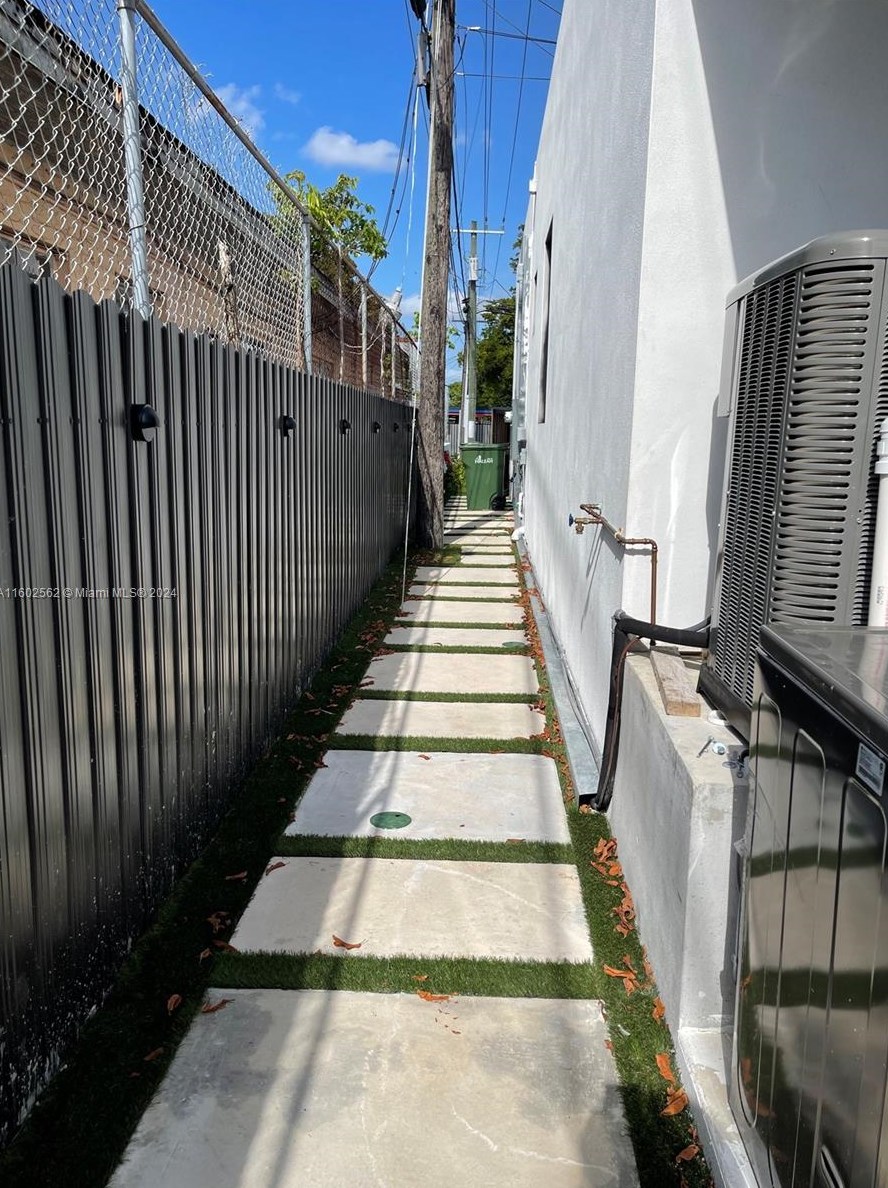 1010 1st Ave, Hialeah, FL 33010-4110