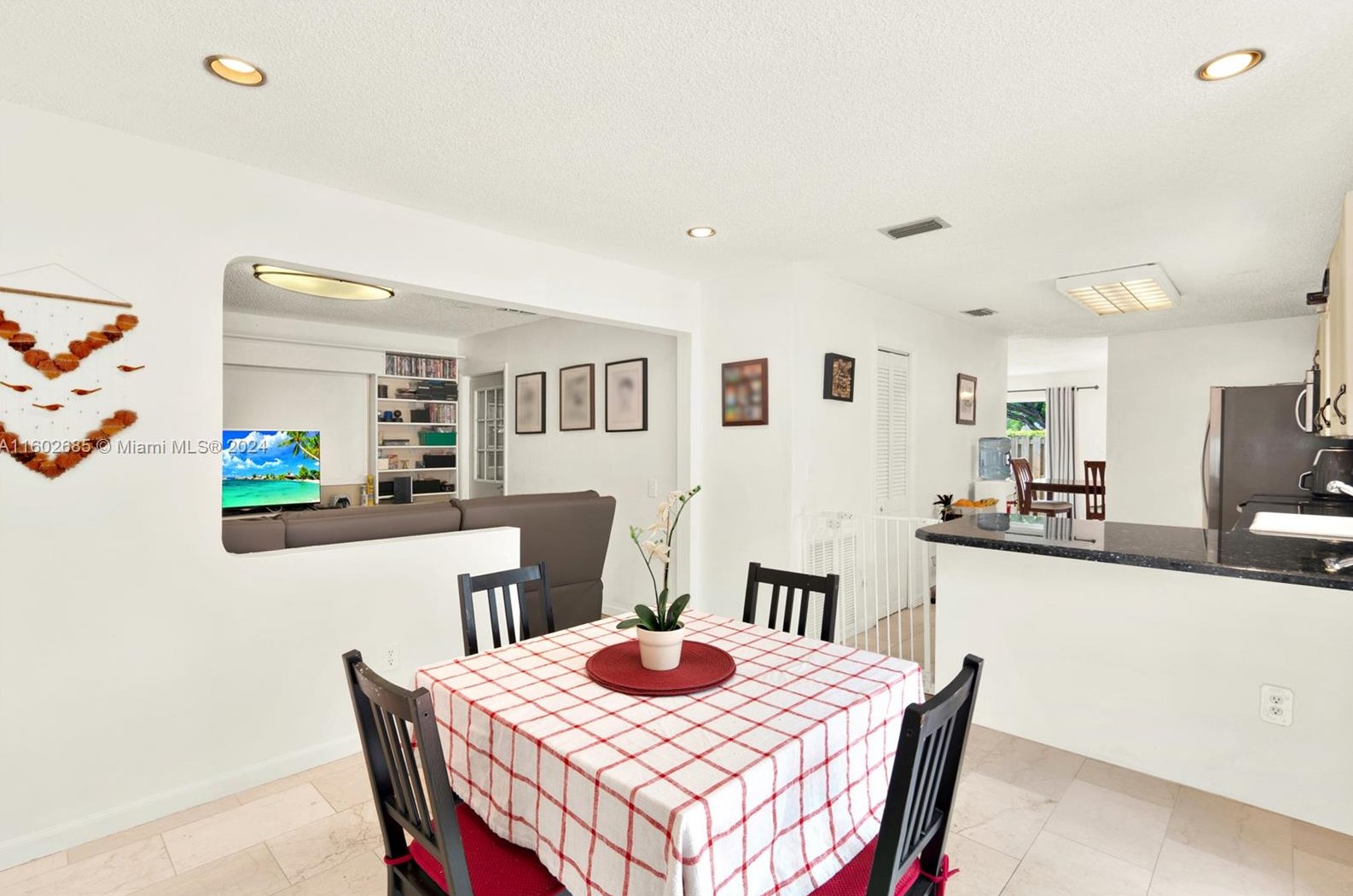 10000 51 Ln, Miami FL  33178-1943 exterior