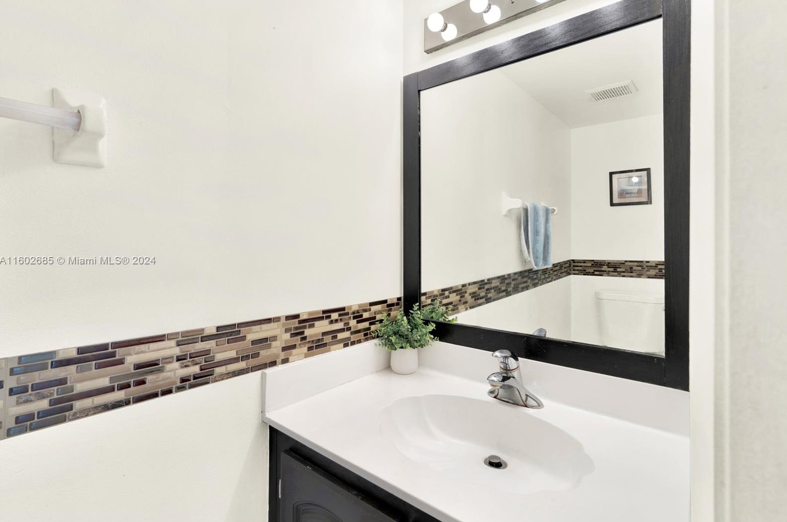 10000 51 Ln, Miami FL  33178-1943 exterior