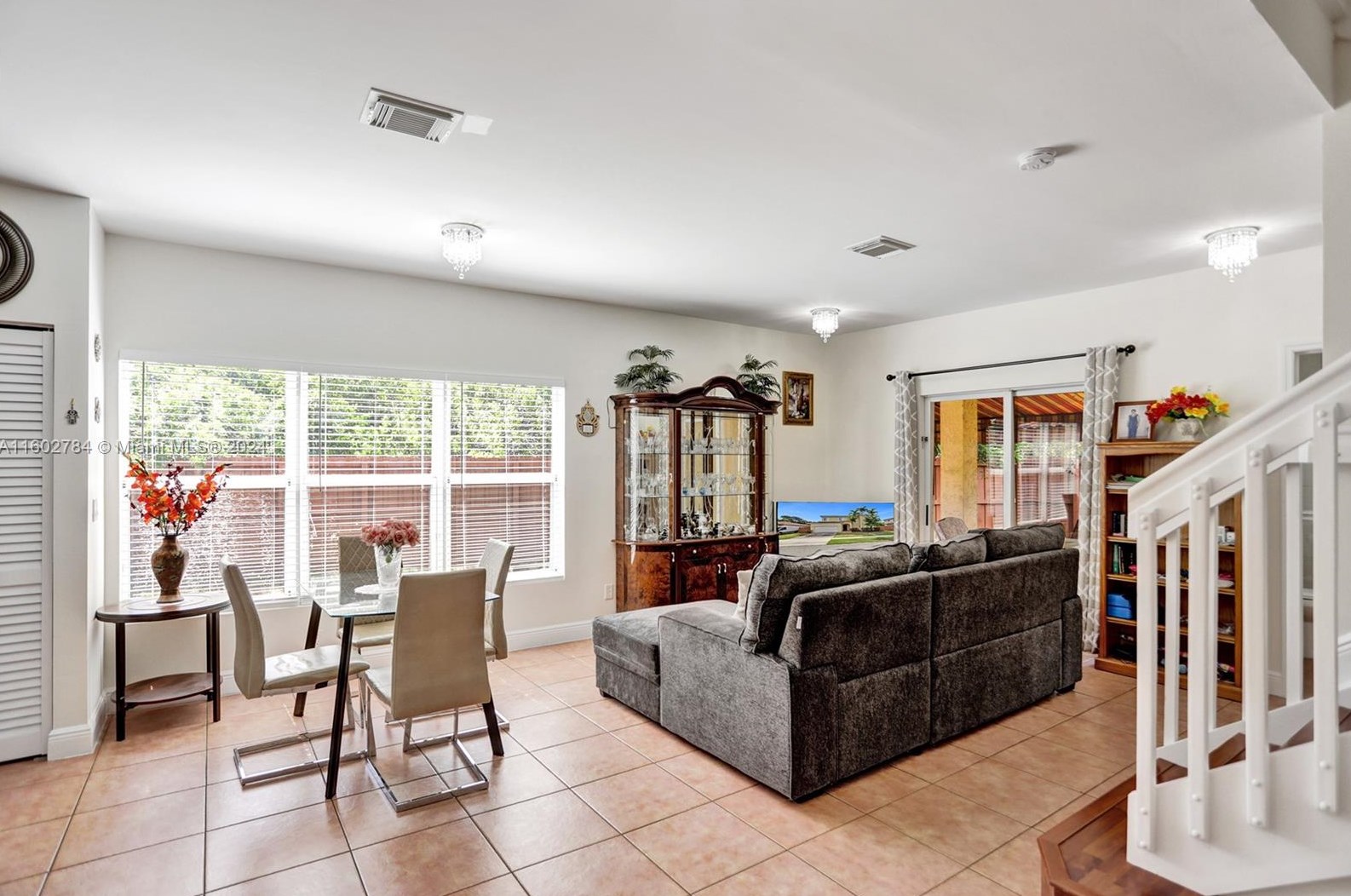 1305 30 Ct, Hollywood FL 33021-5000 exterior