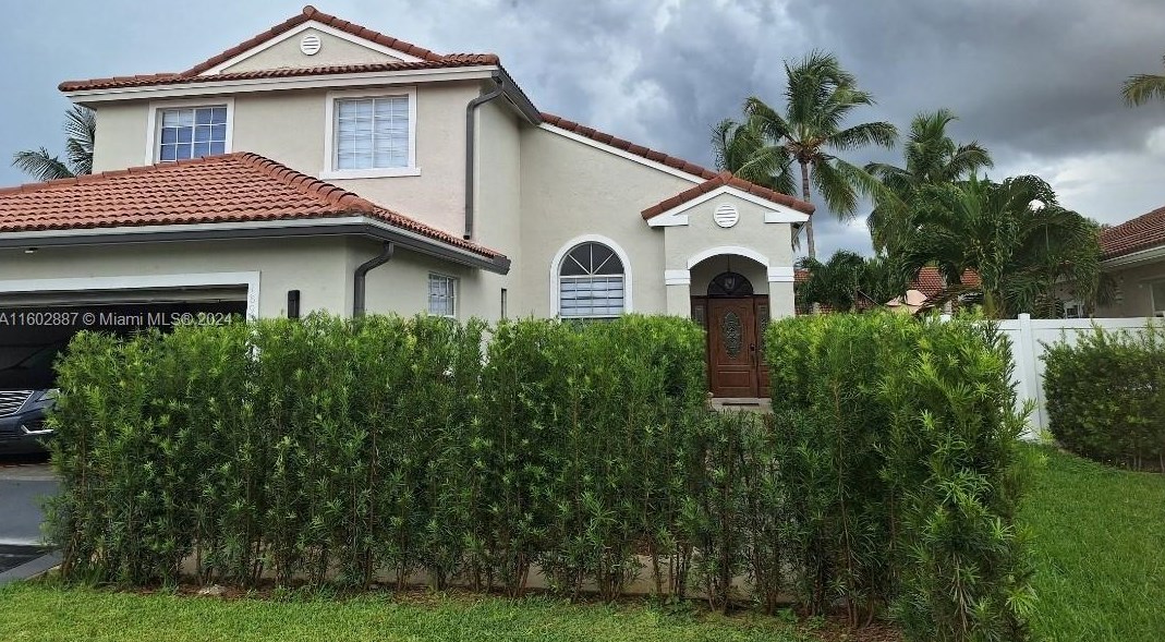 18906 10th St, Hollywood, FL 33029-2927