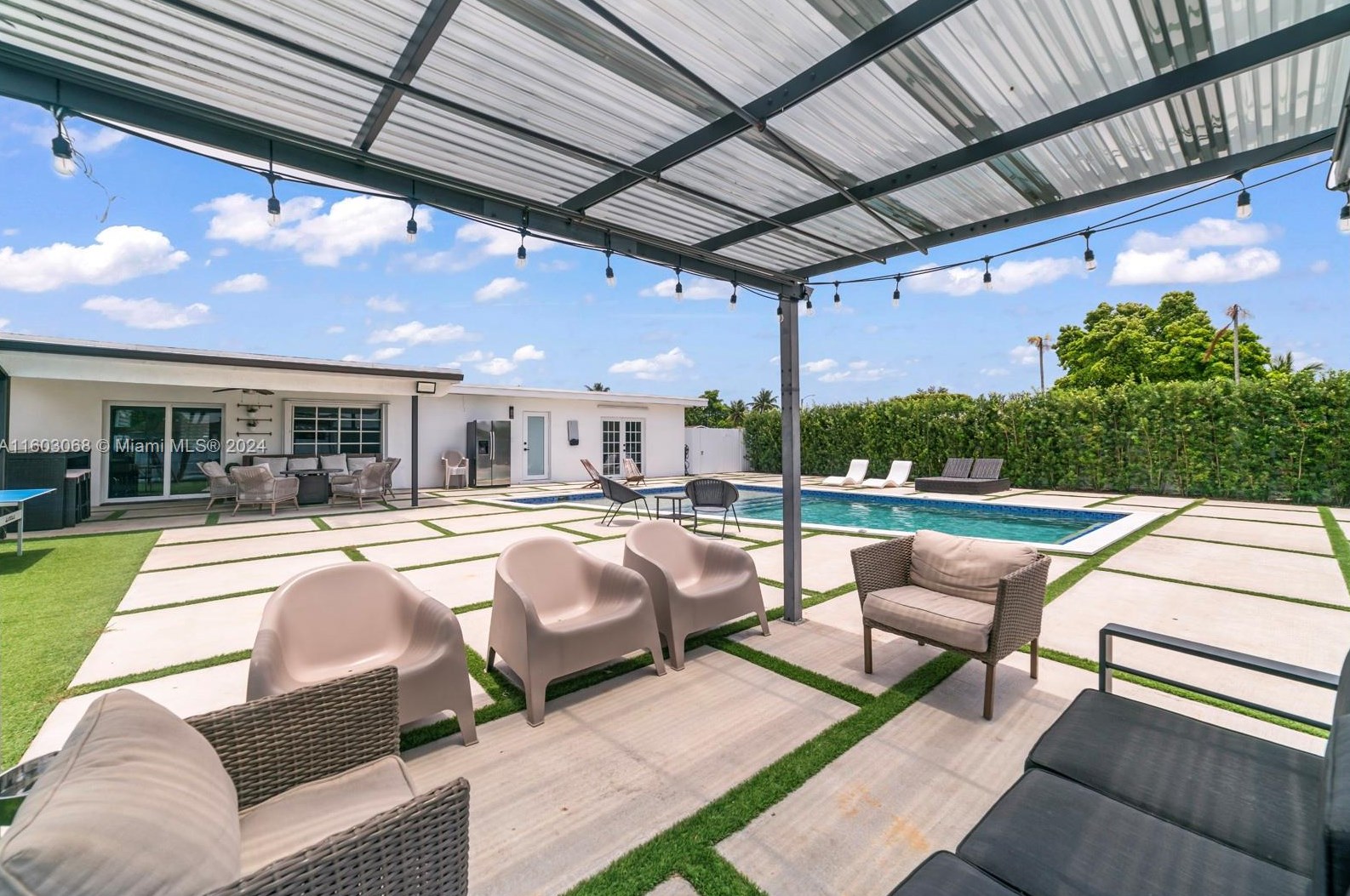 10202 33rd St, Miami FL  33165-3804 exterior