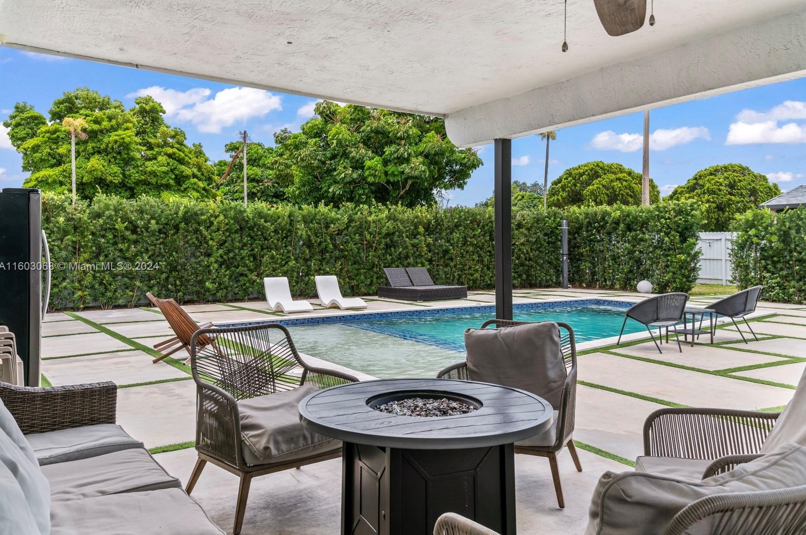 10202 33rd St, Miami FL  33165-3804 exterior