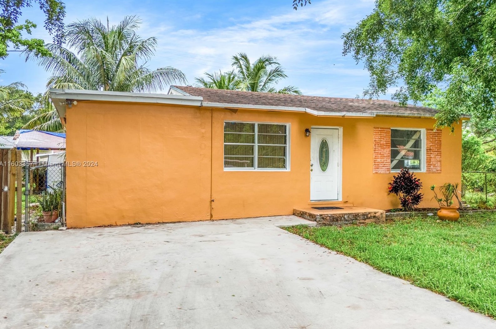 6107 Plunkett St, Hollywood, FL 33023