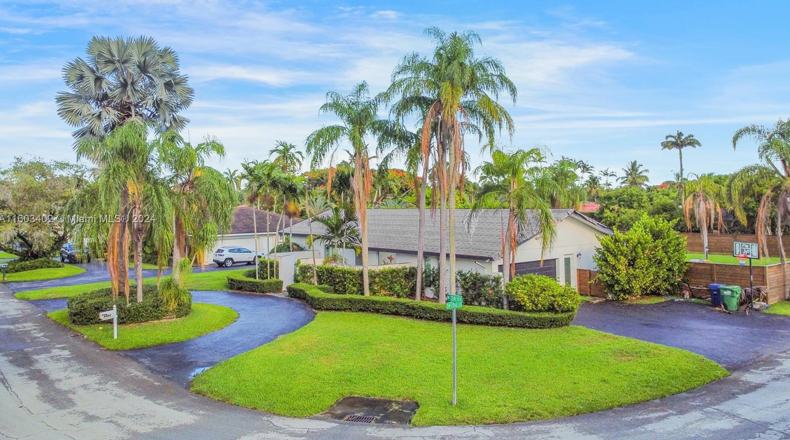 9864 124th Ter, Miami, FL 33176-4940