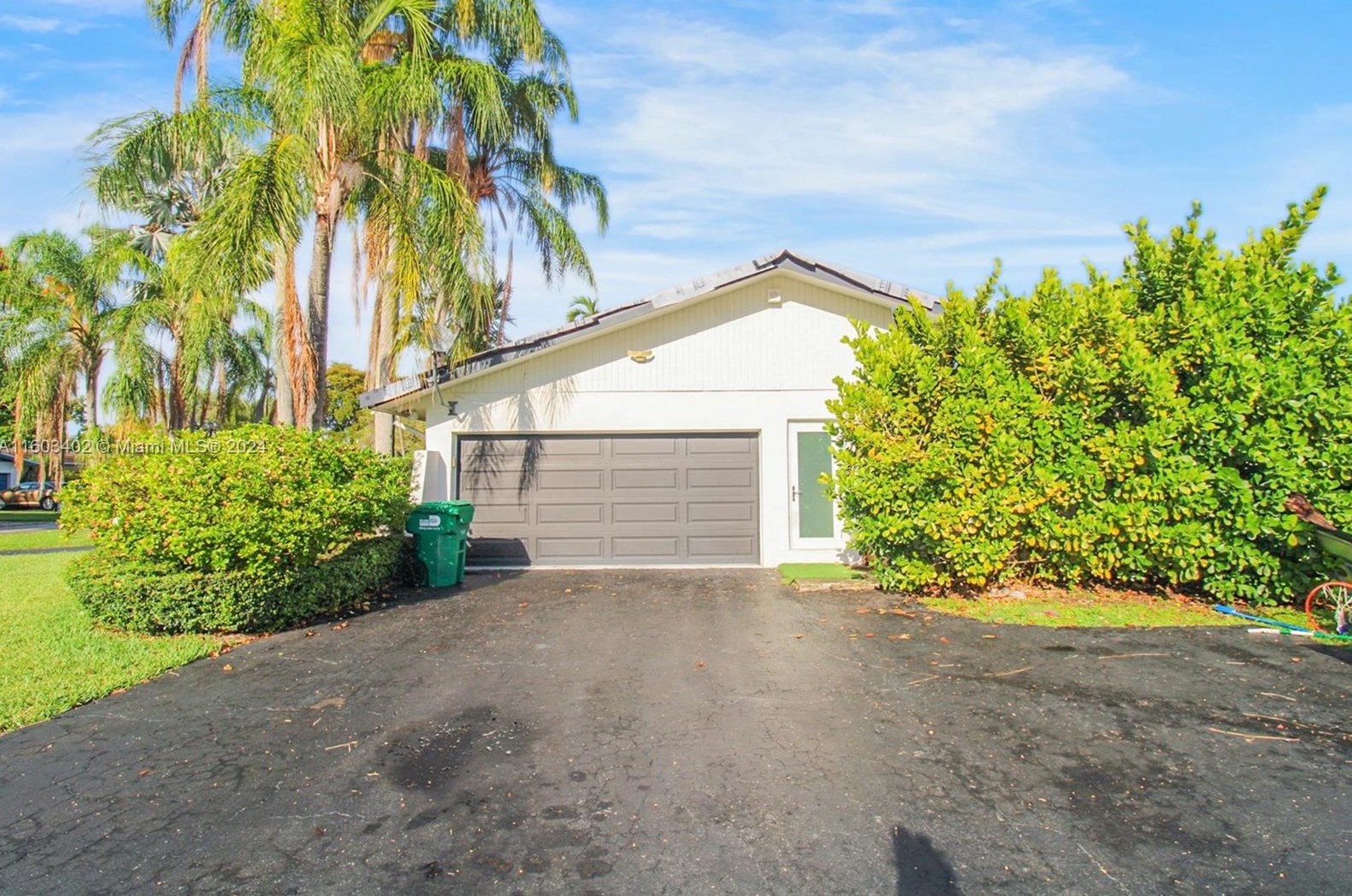 9864 124 Ter, Miami FL 33186-5497 exterior