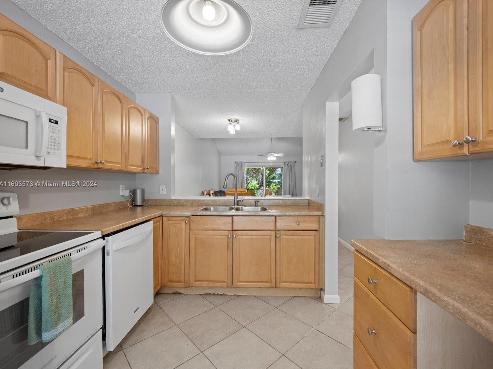 206 Palmetto Ct, Jupiter FL 33458-5520 exterior