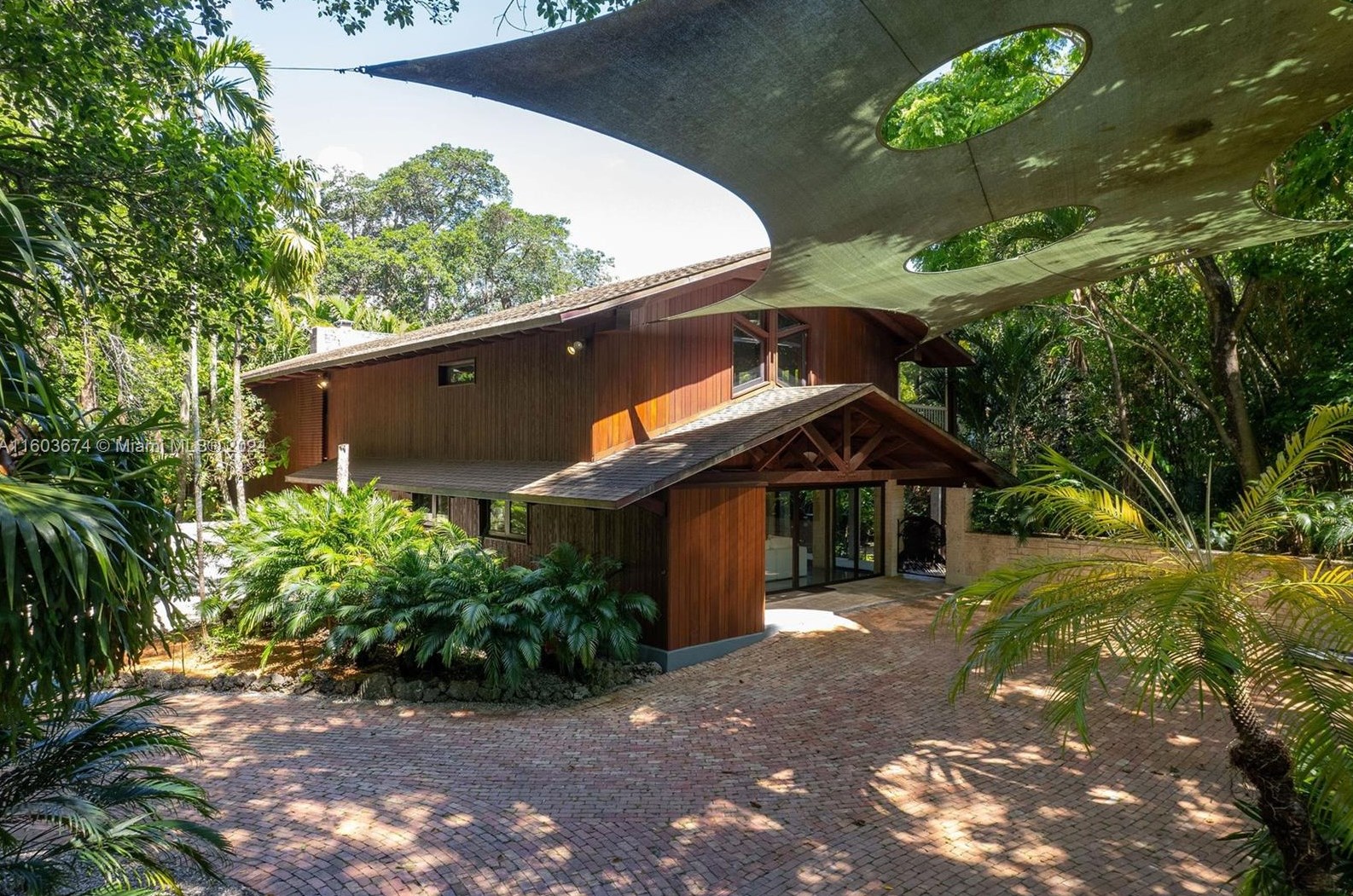 5005 Hammock Park Dr, Miami, FL 33156-2213