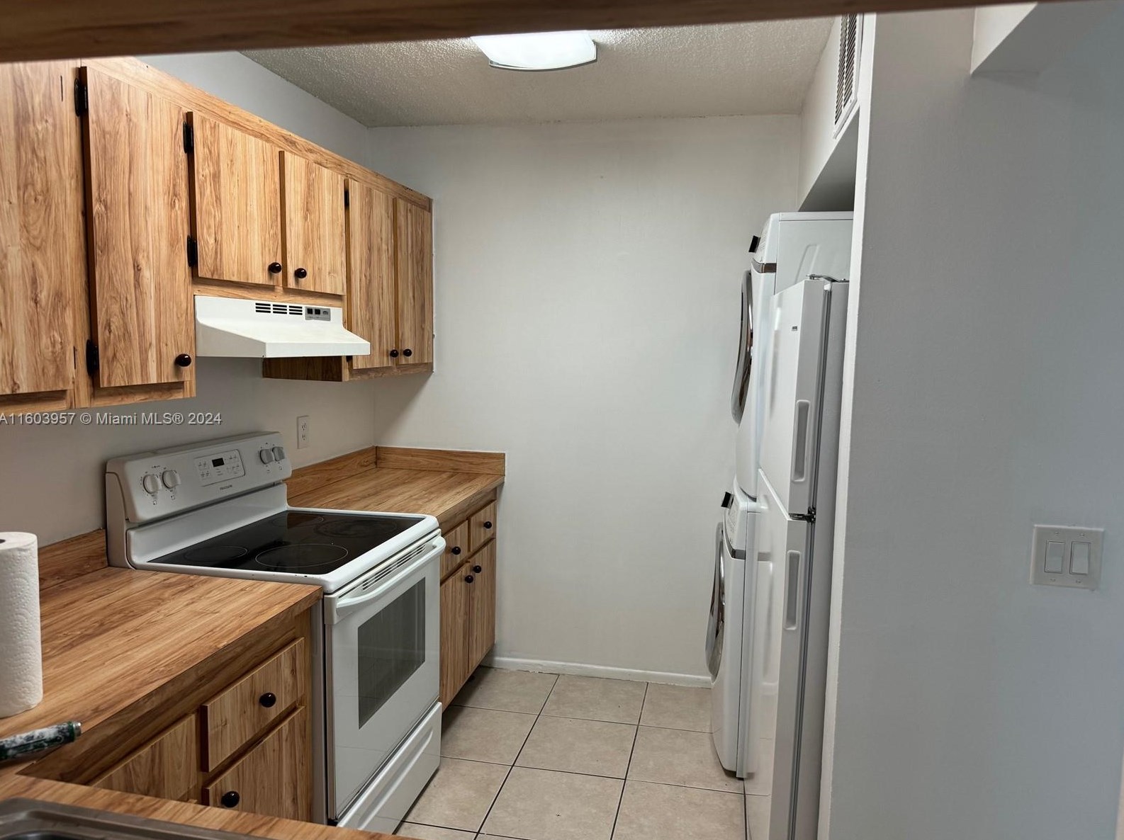 10005 4th St, Hollywood, FL 33024-6196