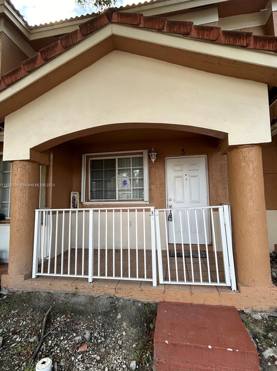 119 4th St, Hialeah, FL 33010-7000