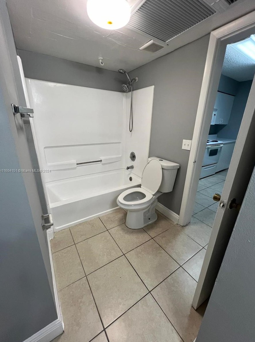 15221 80th St, Miami FL  33193-1374 exterior