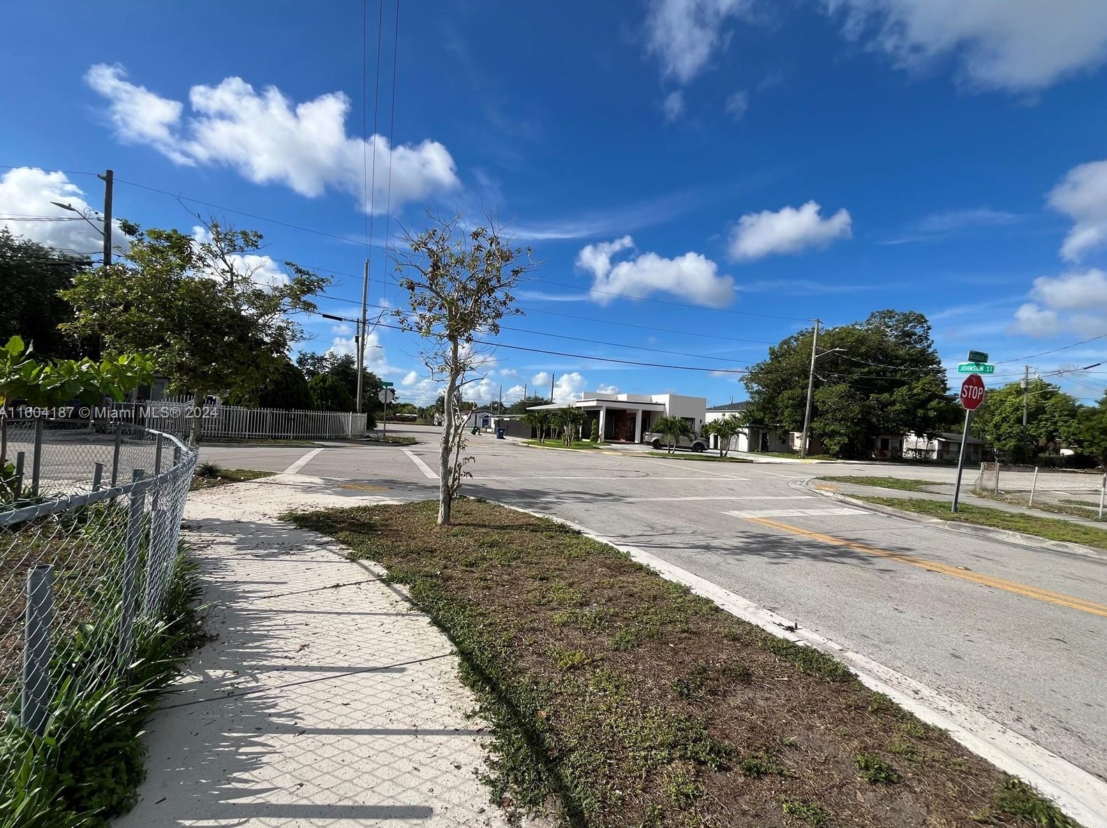 1971 Washington Ave #1, Miami, FL 33054