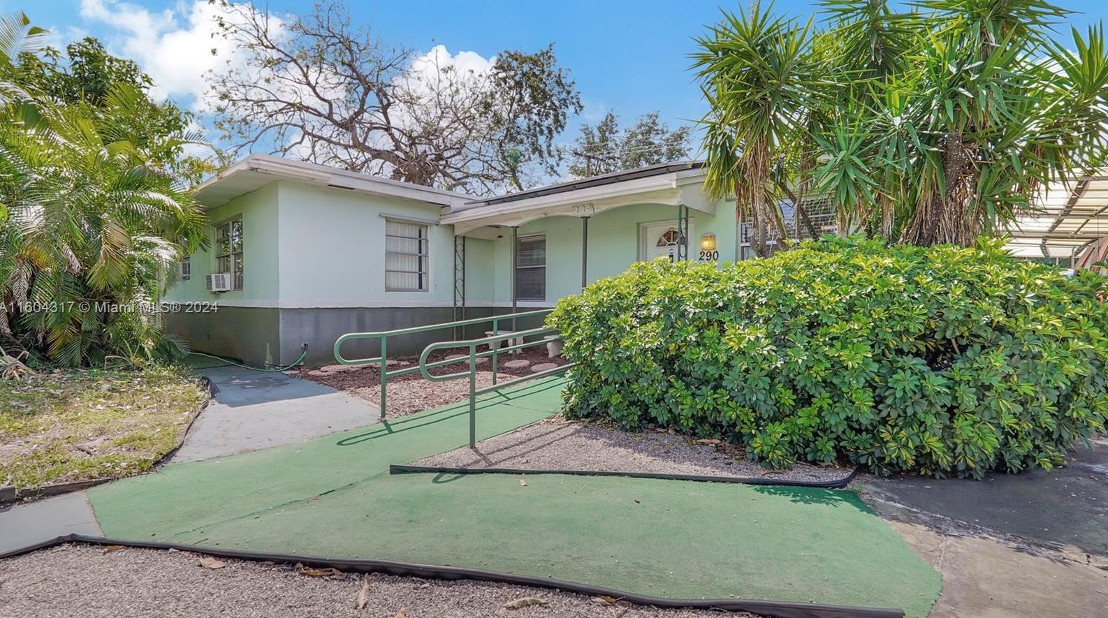 290 188th St, Miami, FL 33169-4039
