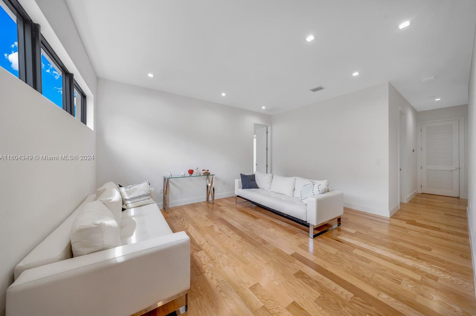 8145 48th Ter, Miami FL  33166-6601 exterior