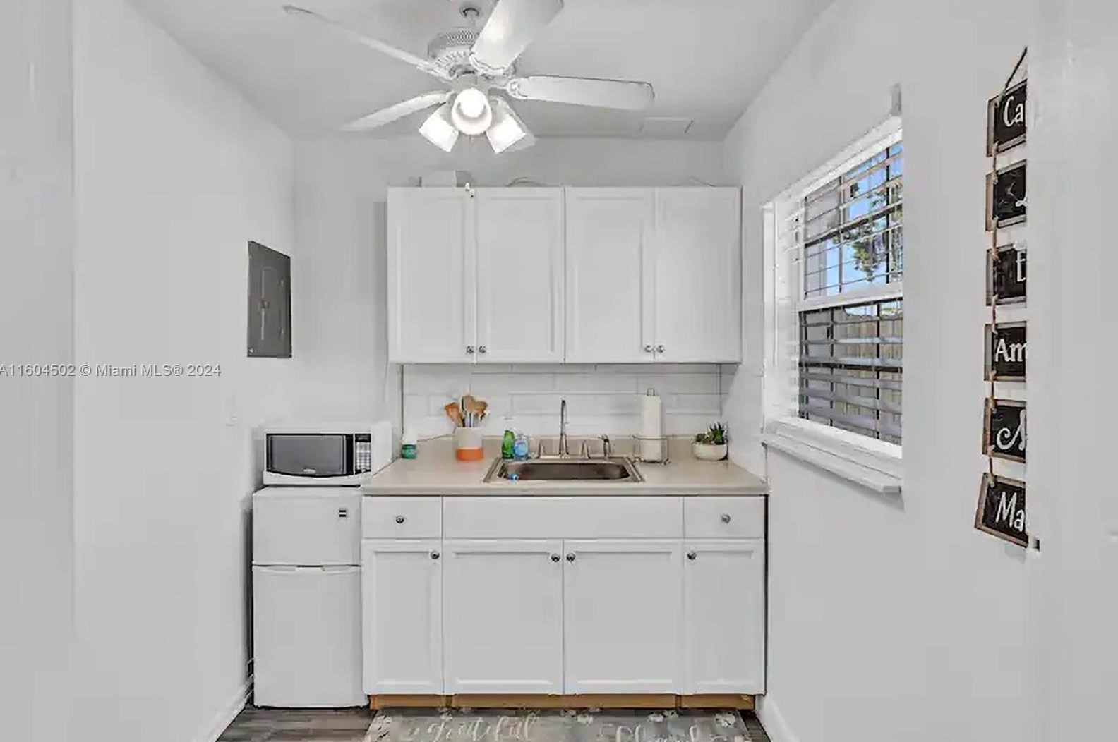 2340 66 Ter, Hollywood FL 33023-3891 exterior