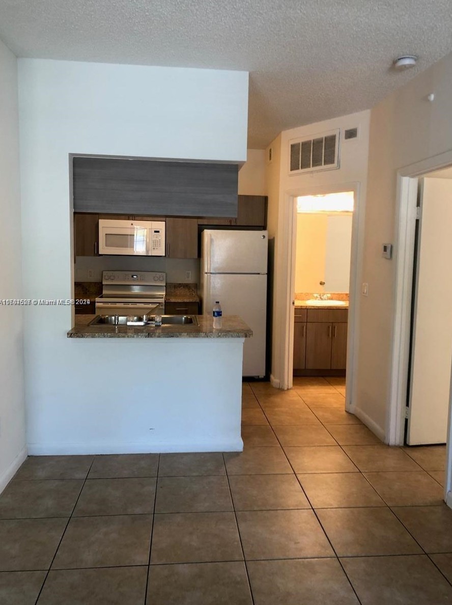 18310 Nw 68th Ave #f, Hialeah, FL 33015