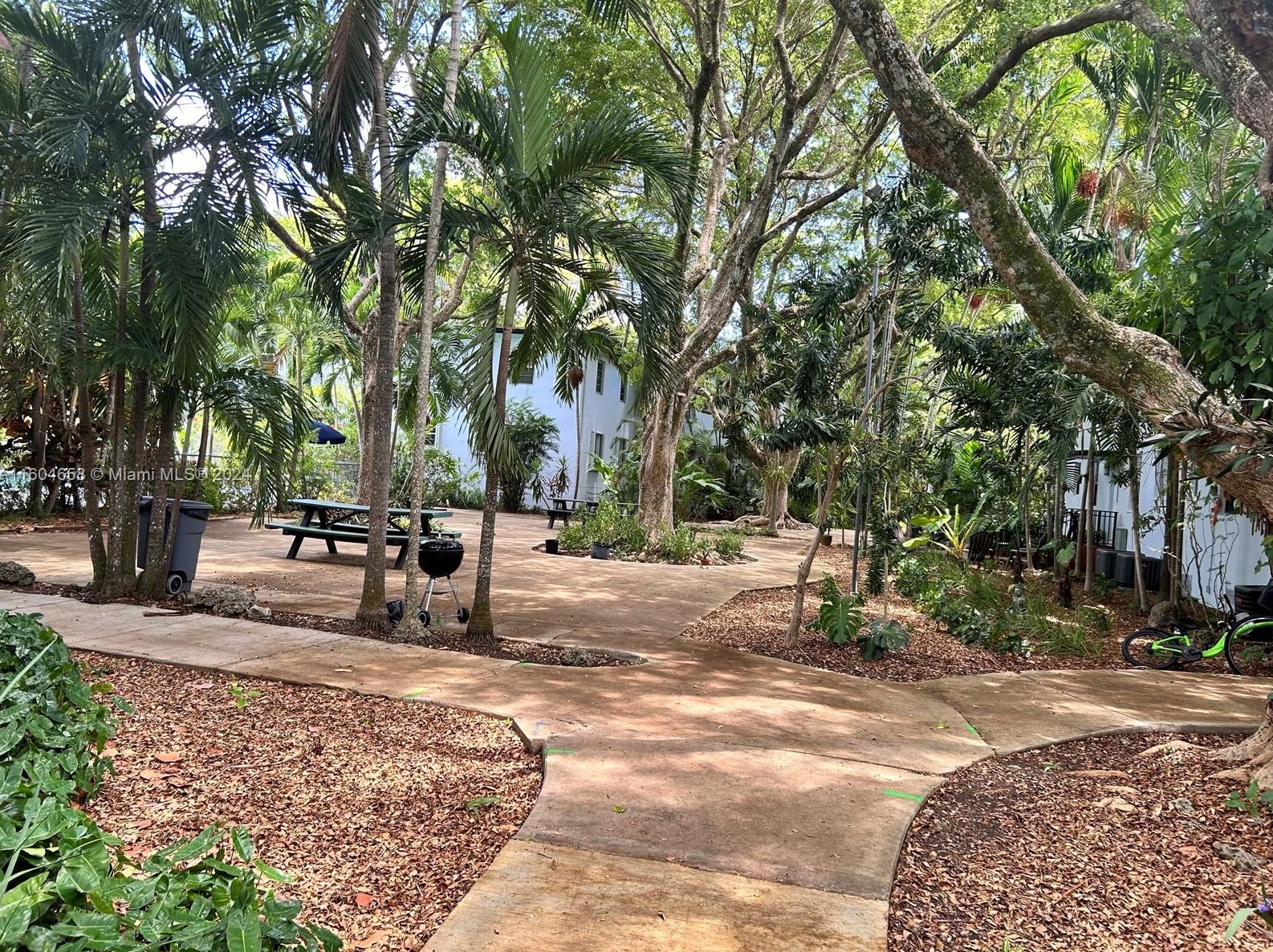 7825 57th Ave, Miami, FL 33143-5529
