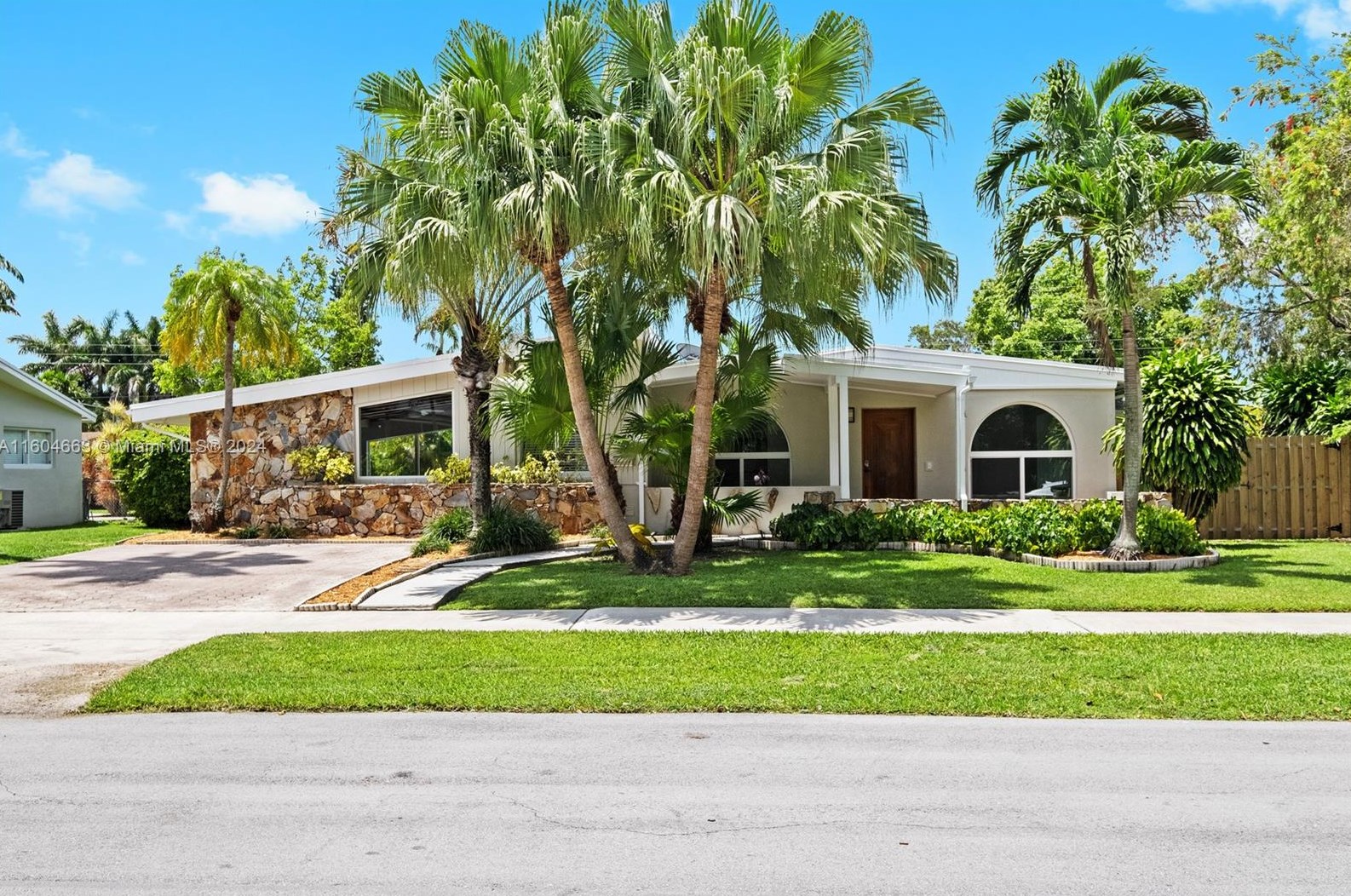 8930 186th Ter, Miami, FL 33157-7125
