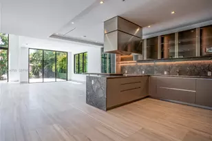 345 W 46th St, Miami Beach, FL 33140 - Photo 14