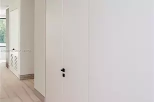 345 W 46th St, Miami Beach, FL 33140 - Photo 8