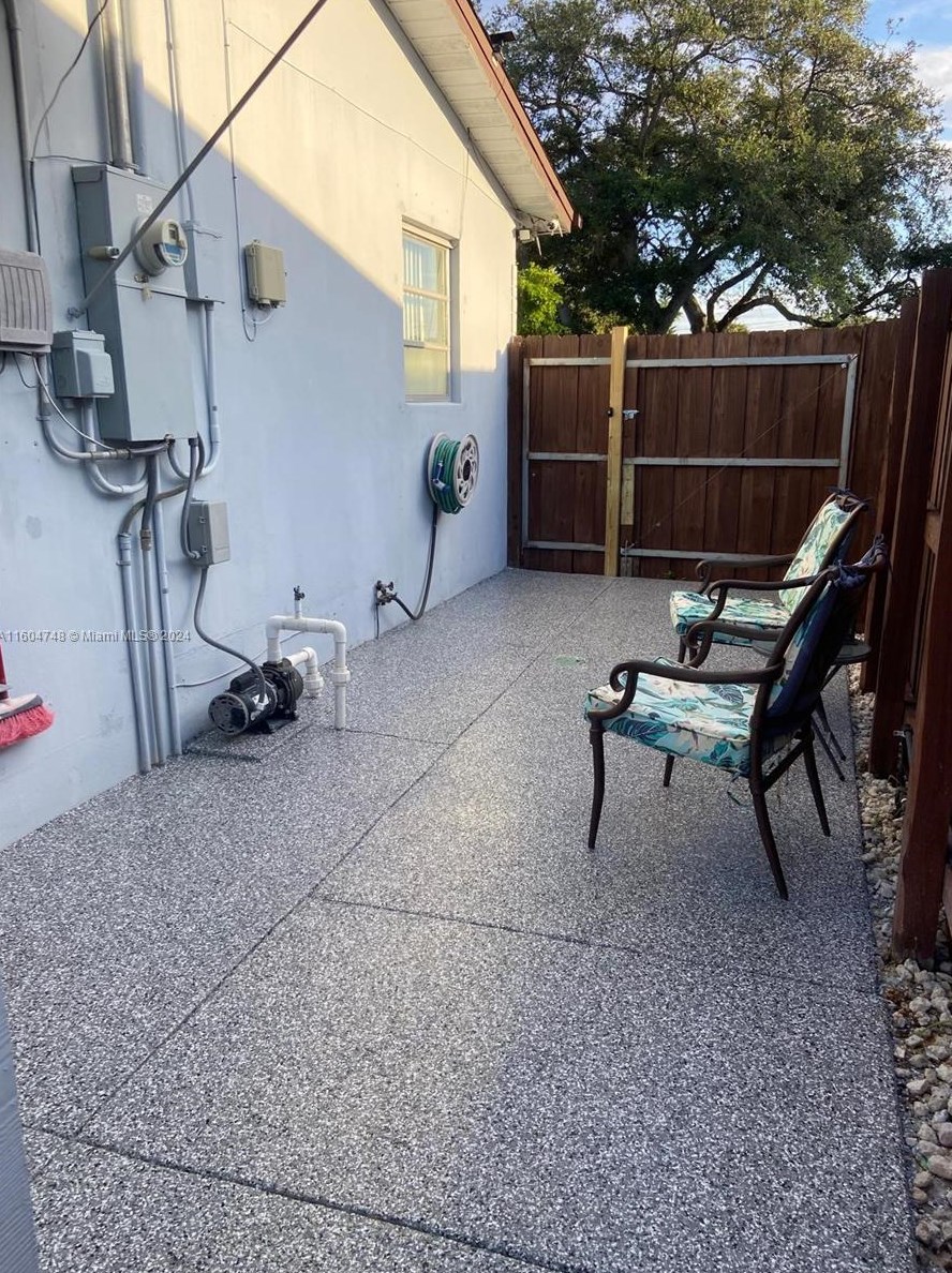 6720 Charleston St, Hollywood FL  33024-1824 exterior