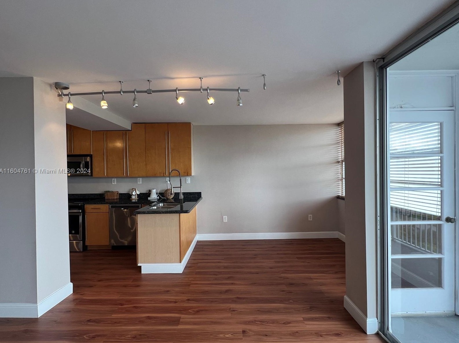 18031 Biscayne Blvd #304, Miami, FL 33160