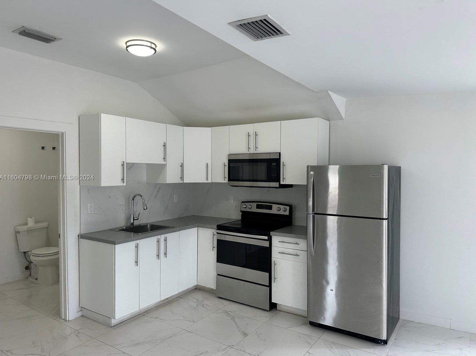 3102 70th Ter, Miami, FL 33147-6647