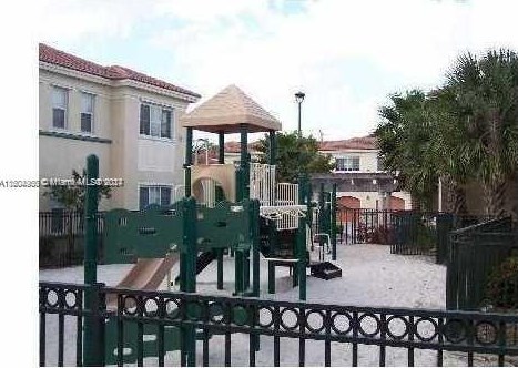 2586 Centergate Dr, Hollywood FL  33025-7260 exterior