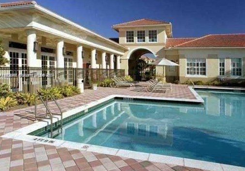 2586 Centergate Dr #206, Hollywood, FL 33025