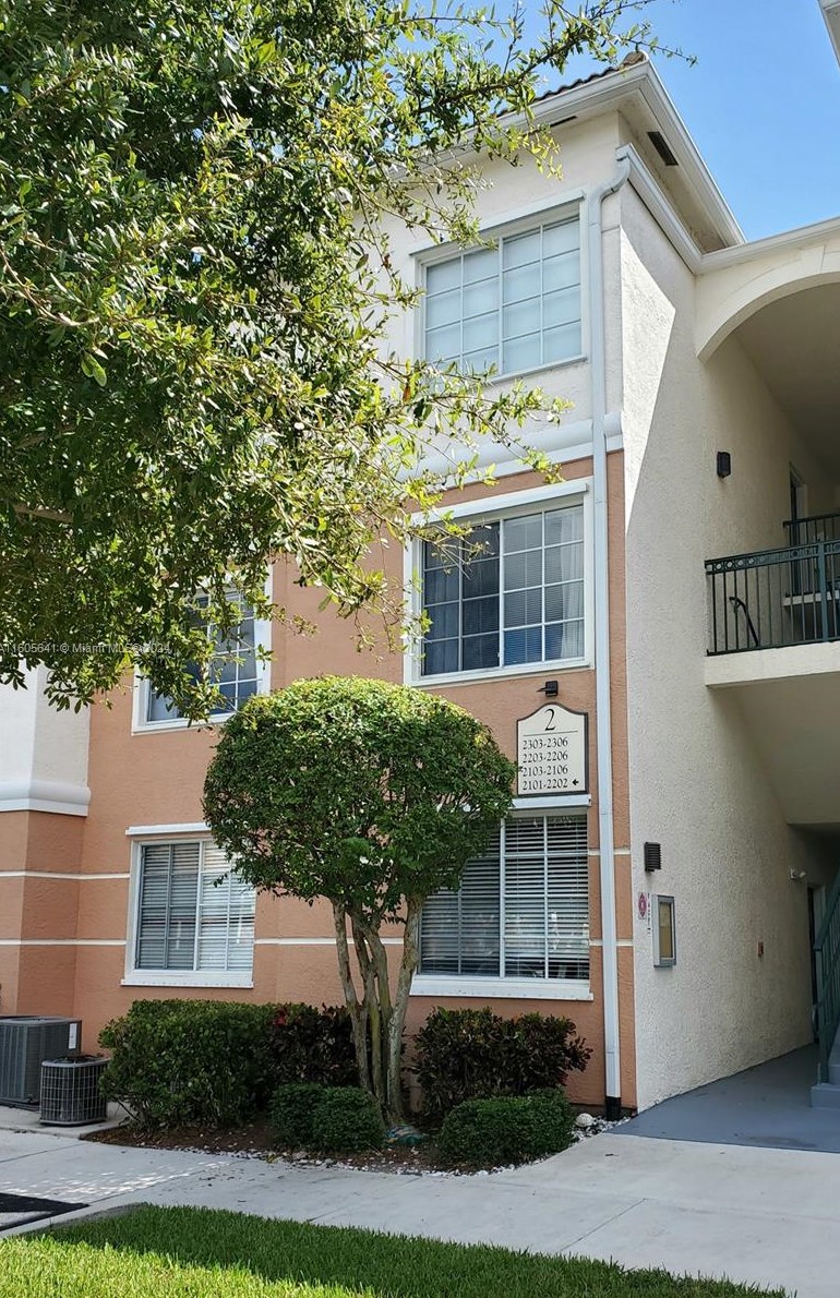 2103 Myrtlewood Cir, West Palm Beach, FL 33418-6713