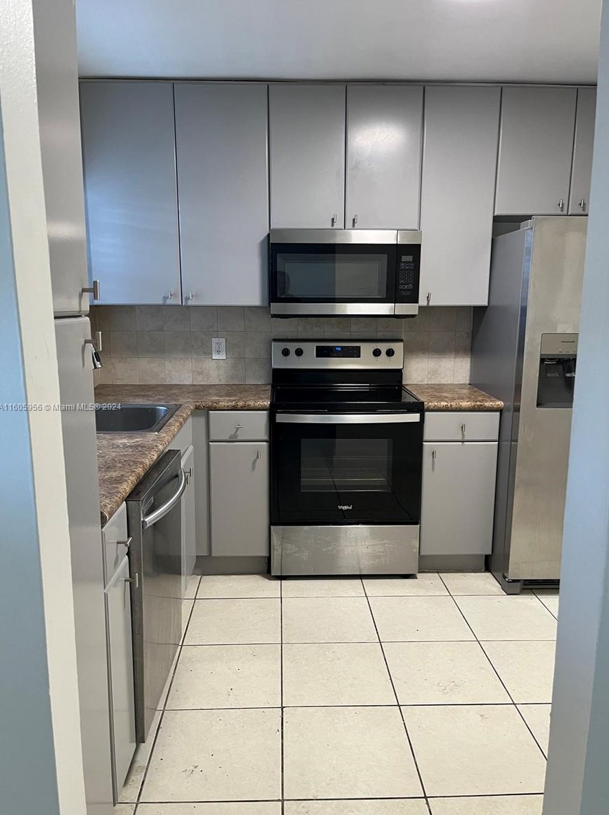 2061 81st Ave, Hollywood, FL 33024-3510