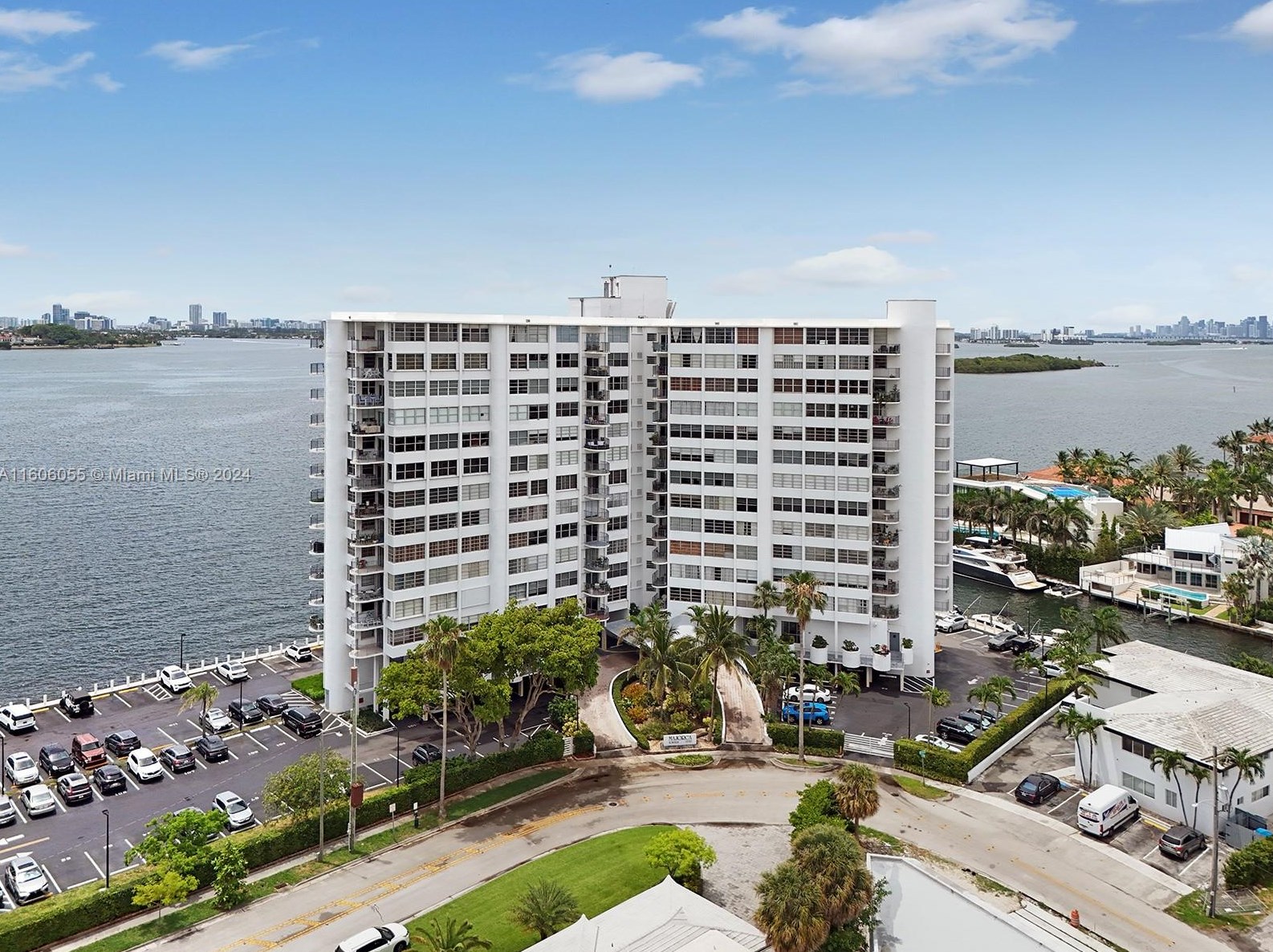 11930 N Bayshore Dr #504, Miami, FL 33181