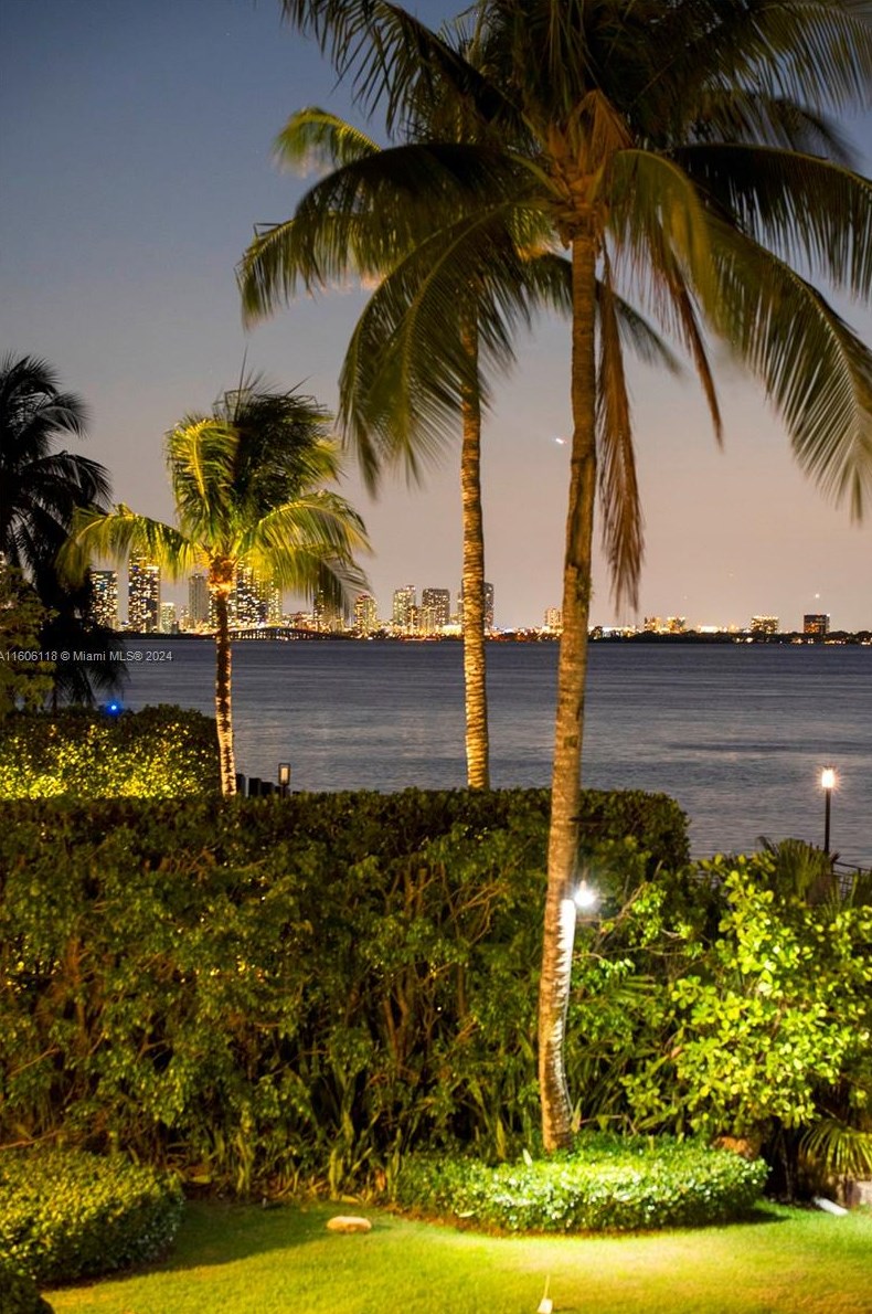 4810 Bay Rd, Miami FL 33141-4515 exterior