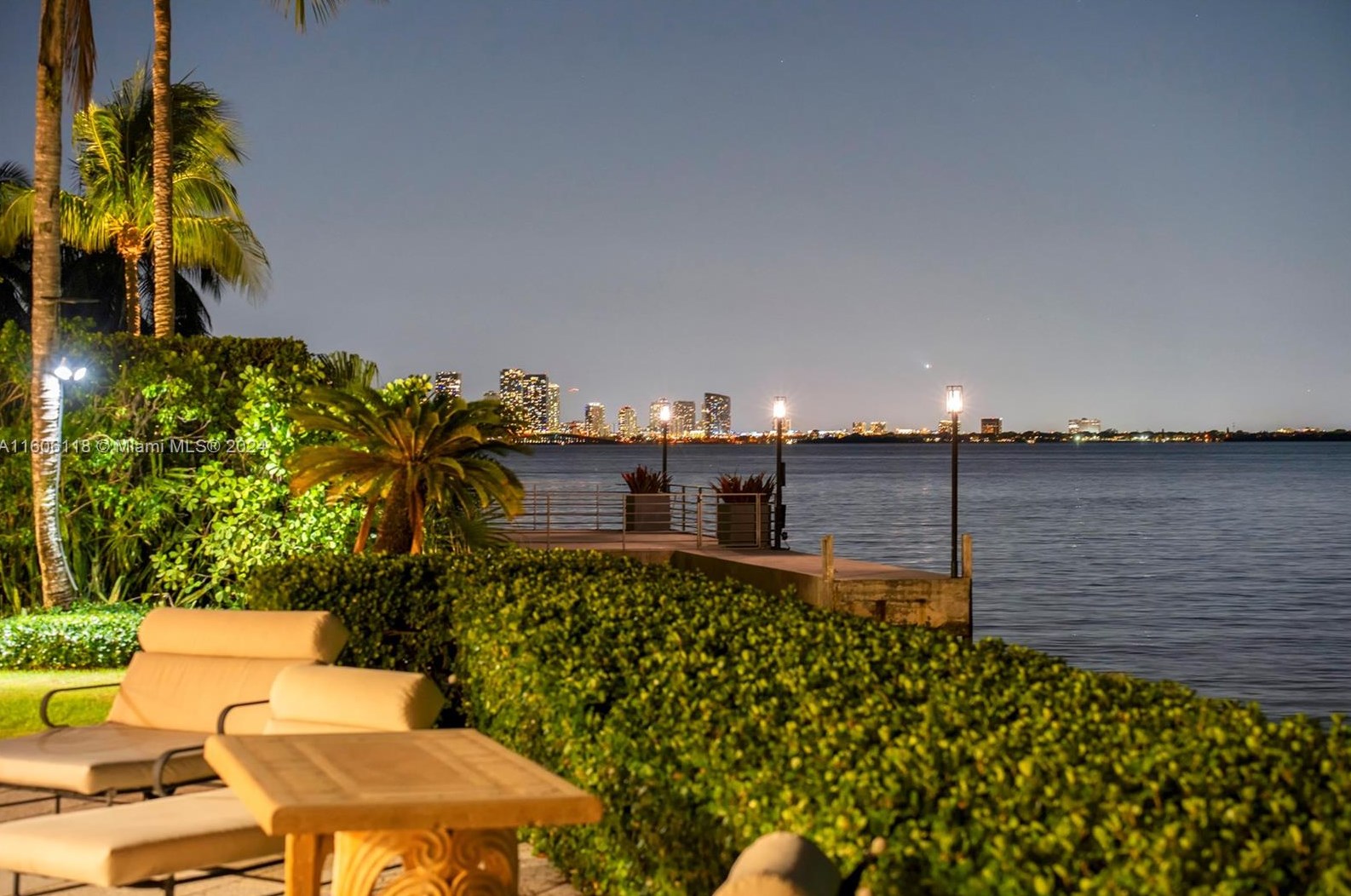 4810 Bay Rd, Miami FL 33141-4515 exterior