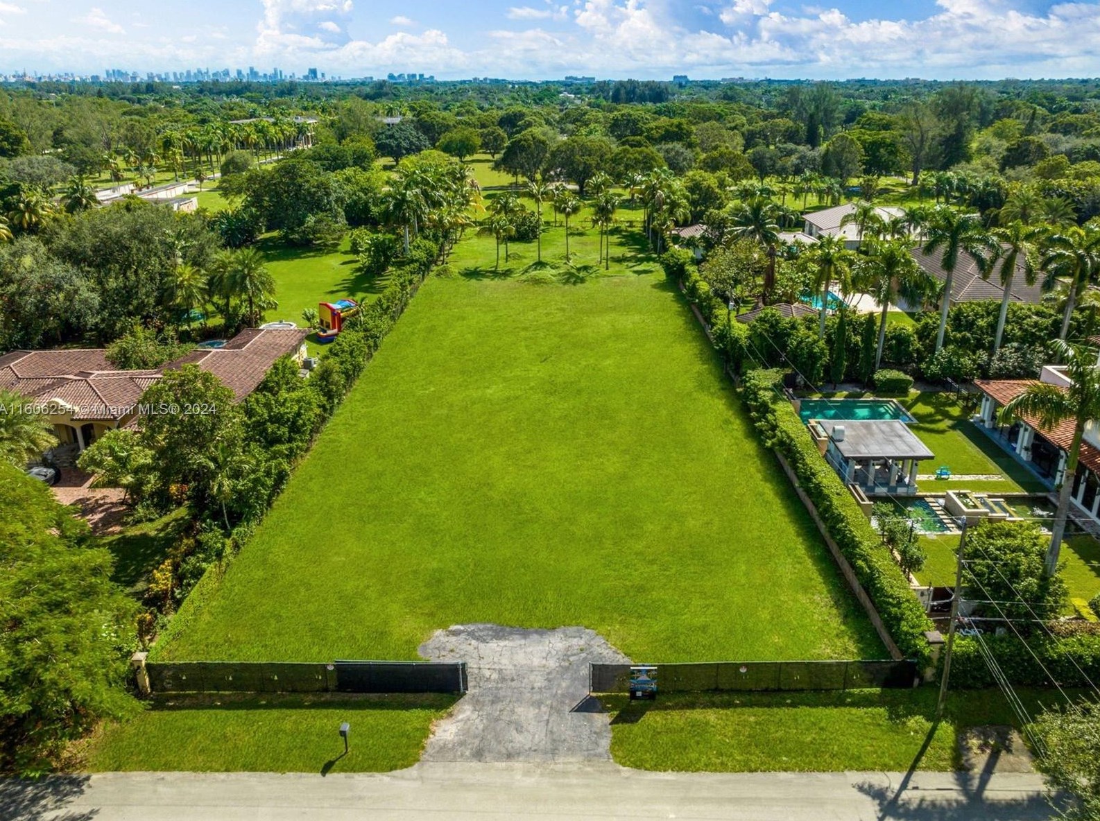 6201 79th Ct, Miami, FL 33143-1615