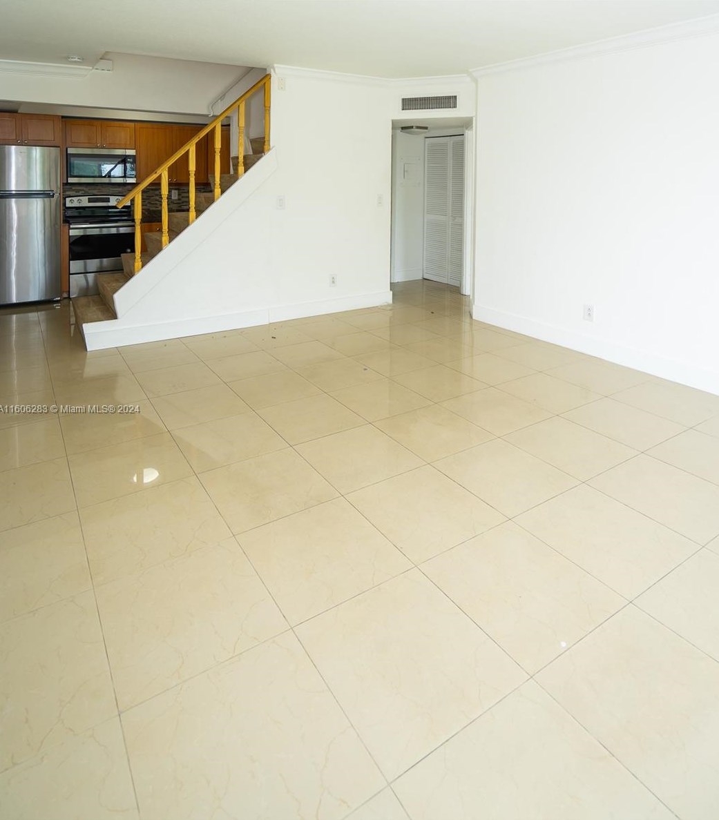 8005 W 6th Ave Apt M, Hialeah, FL