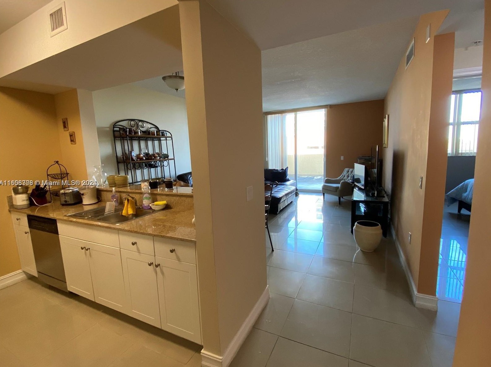 117 Nw 42nd Ave Apt 507, Miami, FL 33126