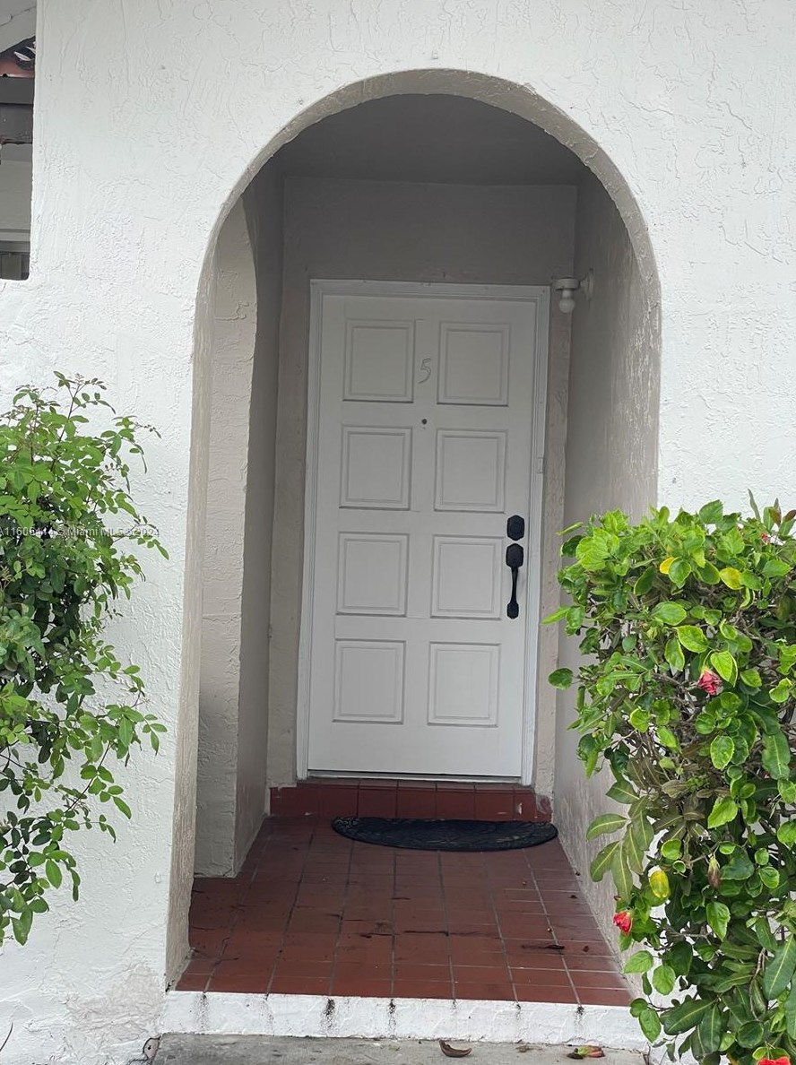 13561 62nd St, Miami, FL 33183-5160