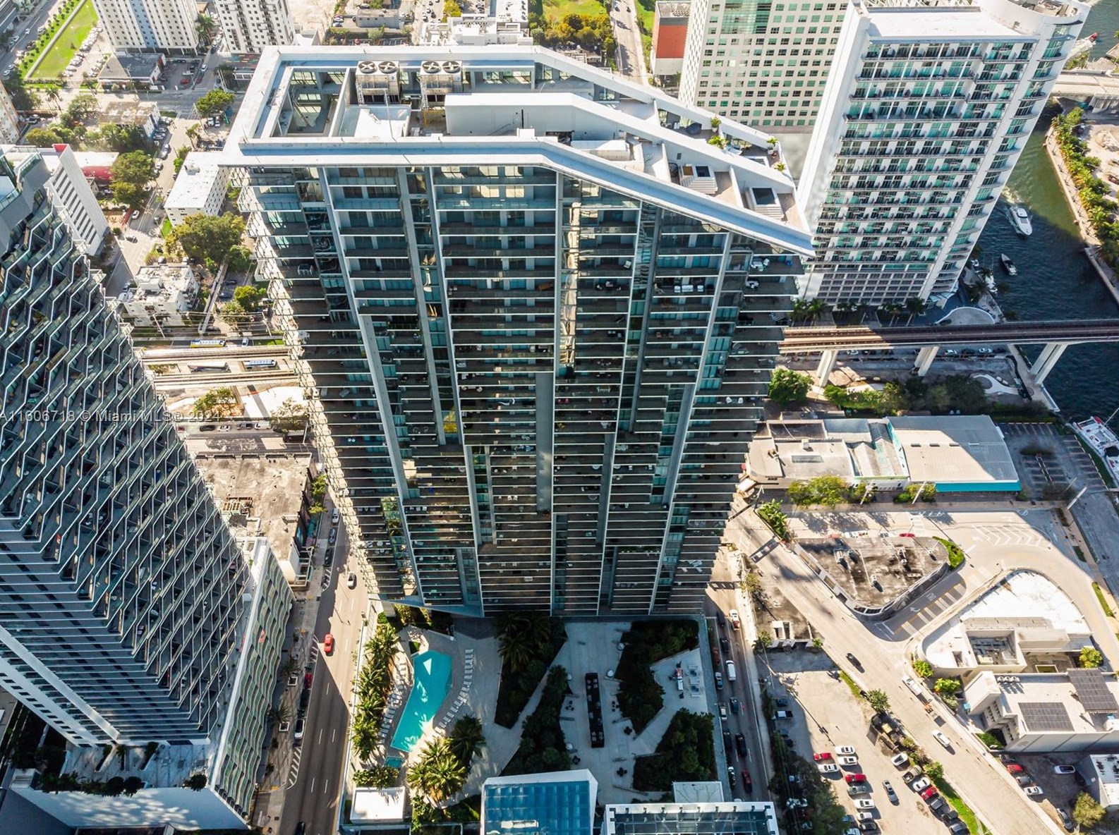 88 7th St, Miami FL exterior