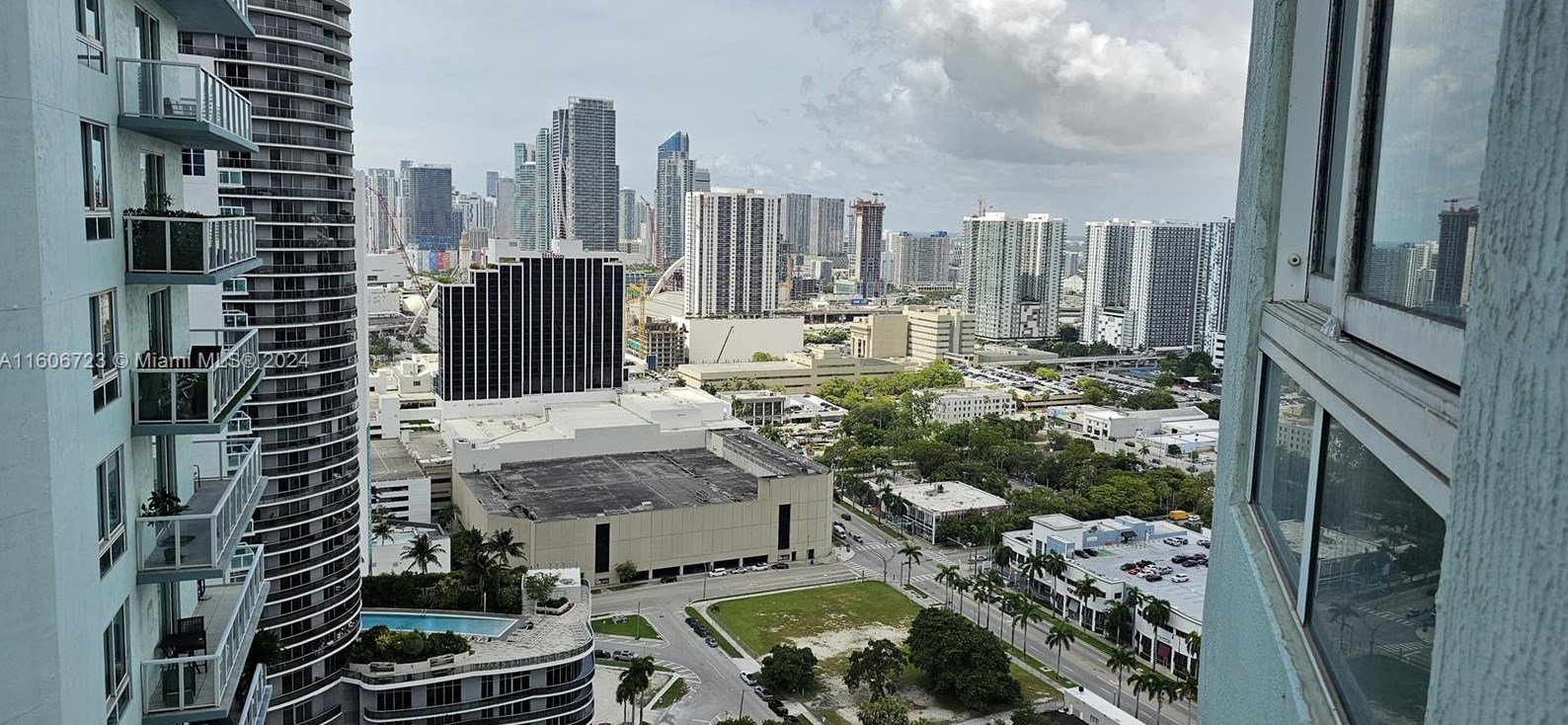 1900 Bayshore Dr, Miami FL 33133-3217 exterior