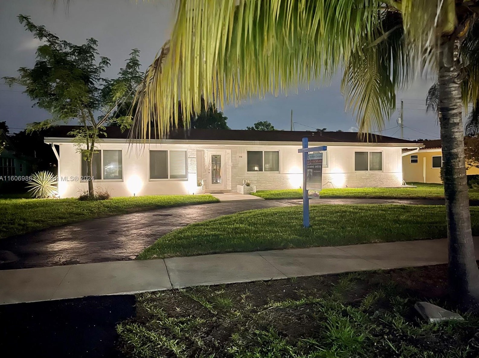 316 N Crescent Dr, Hollywood, FL 33021