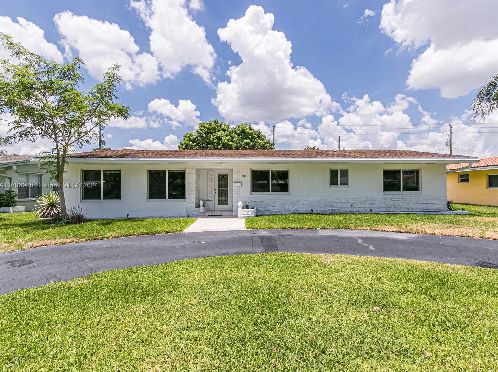 316 Crescent Dr, Hollywood FL  33021-6702 exterior