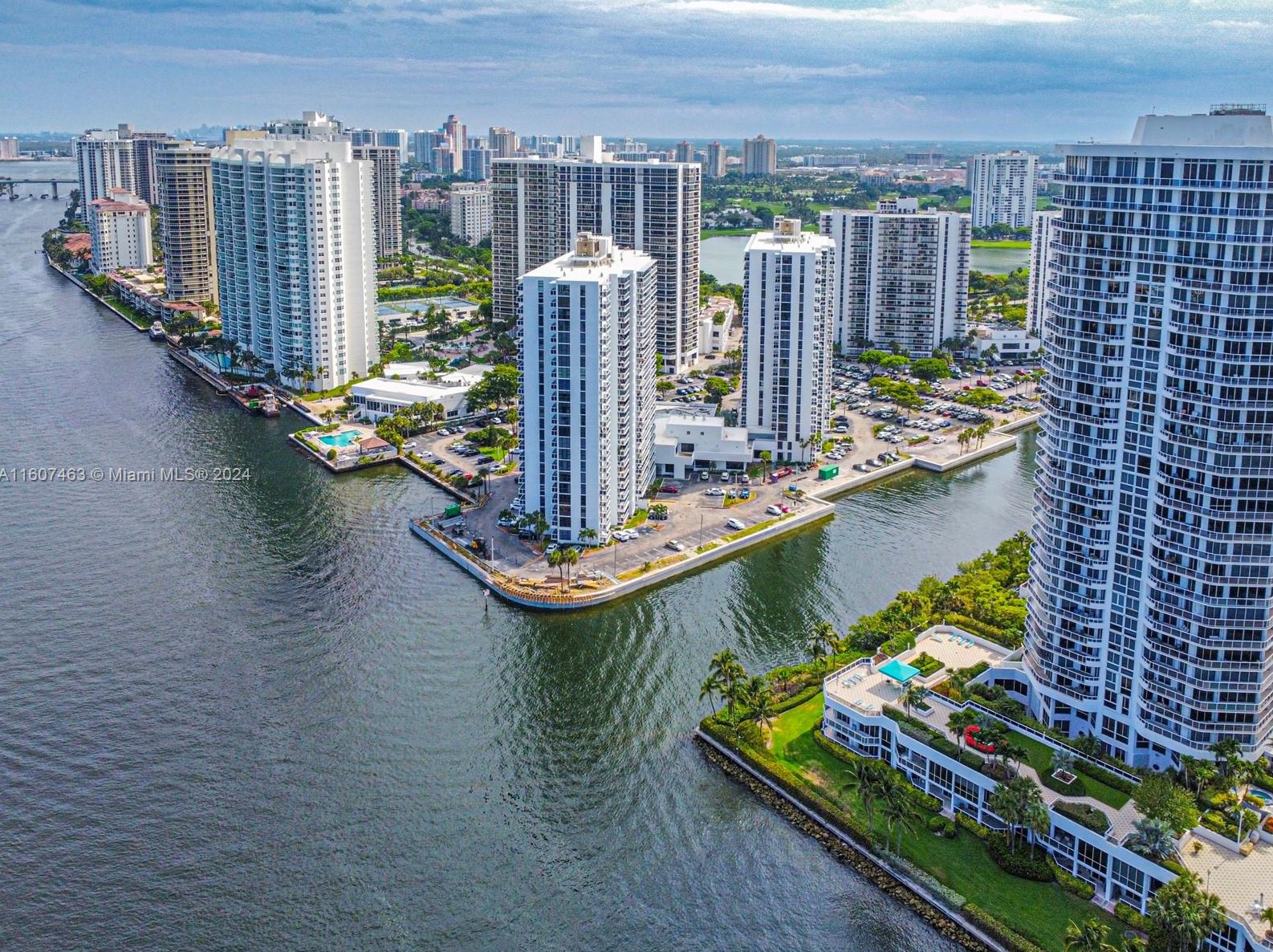20505 E Country Club Dr Apt 931, Miami, FL 33180