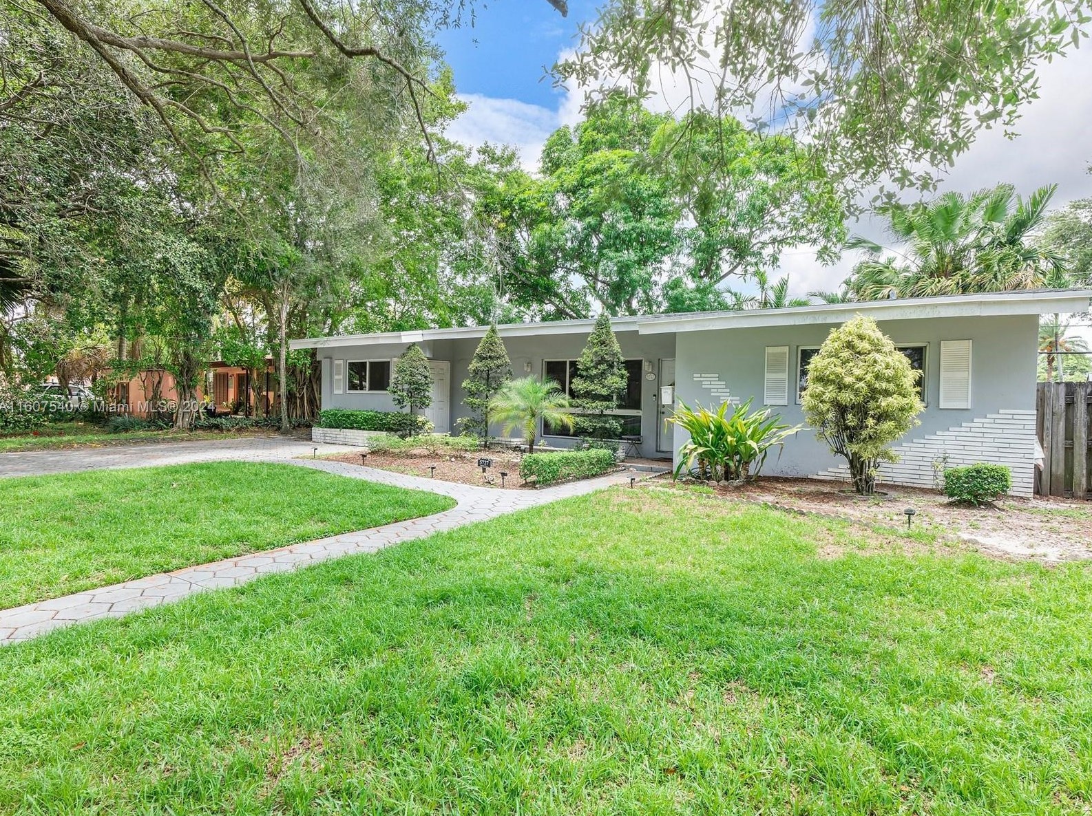 5727 Harrison St, Hollywood, FL 33023-1443