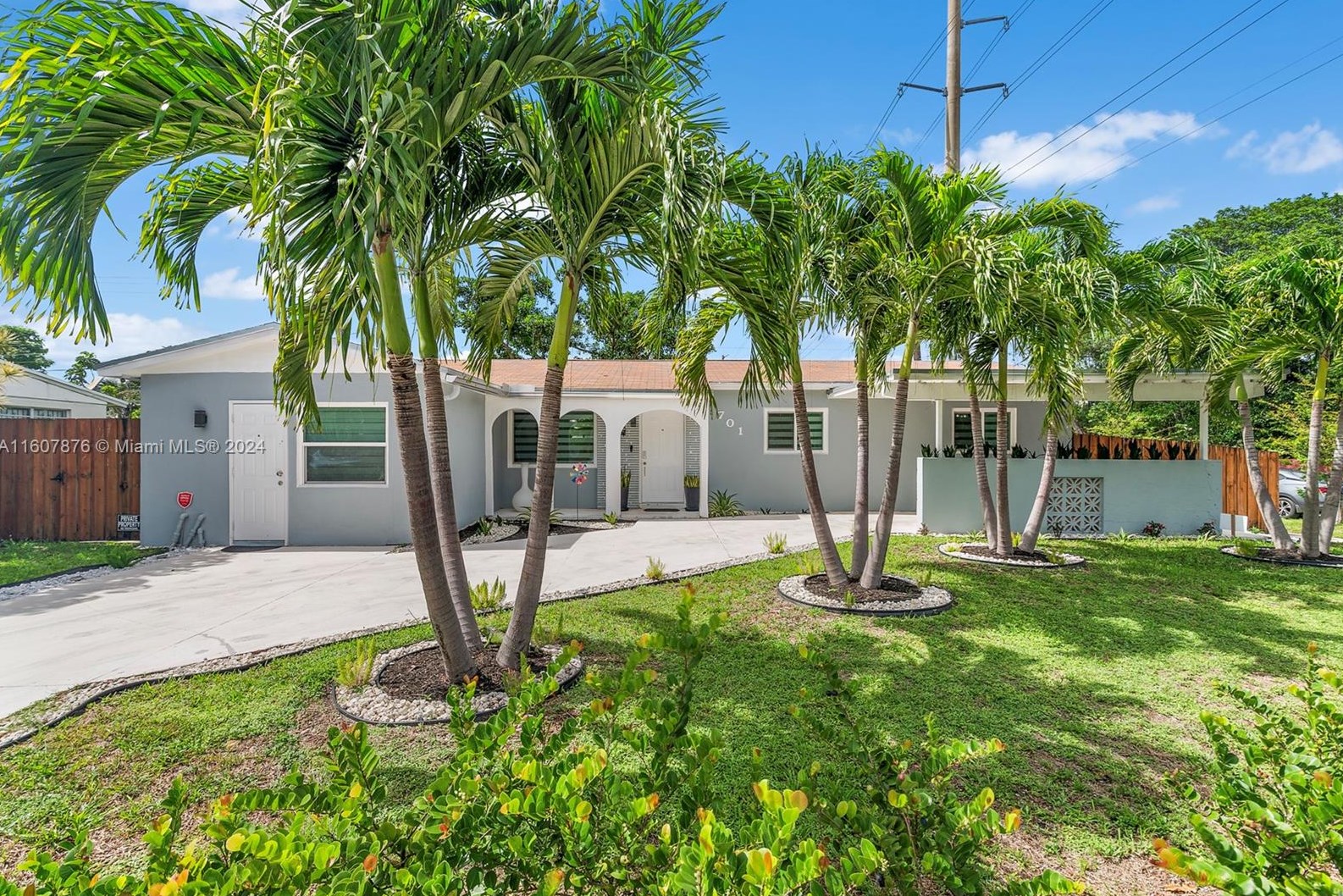 701 199th St, Miami FL 33055-1339 exterior