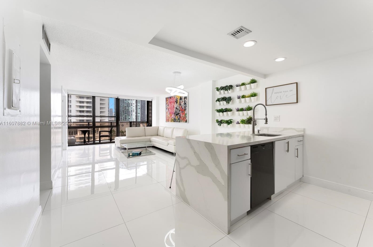 600 Ne 36th St #1111, Miami, FL 33137